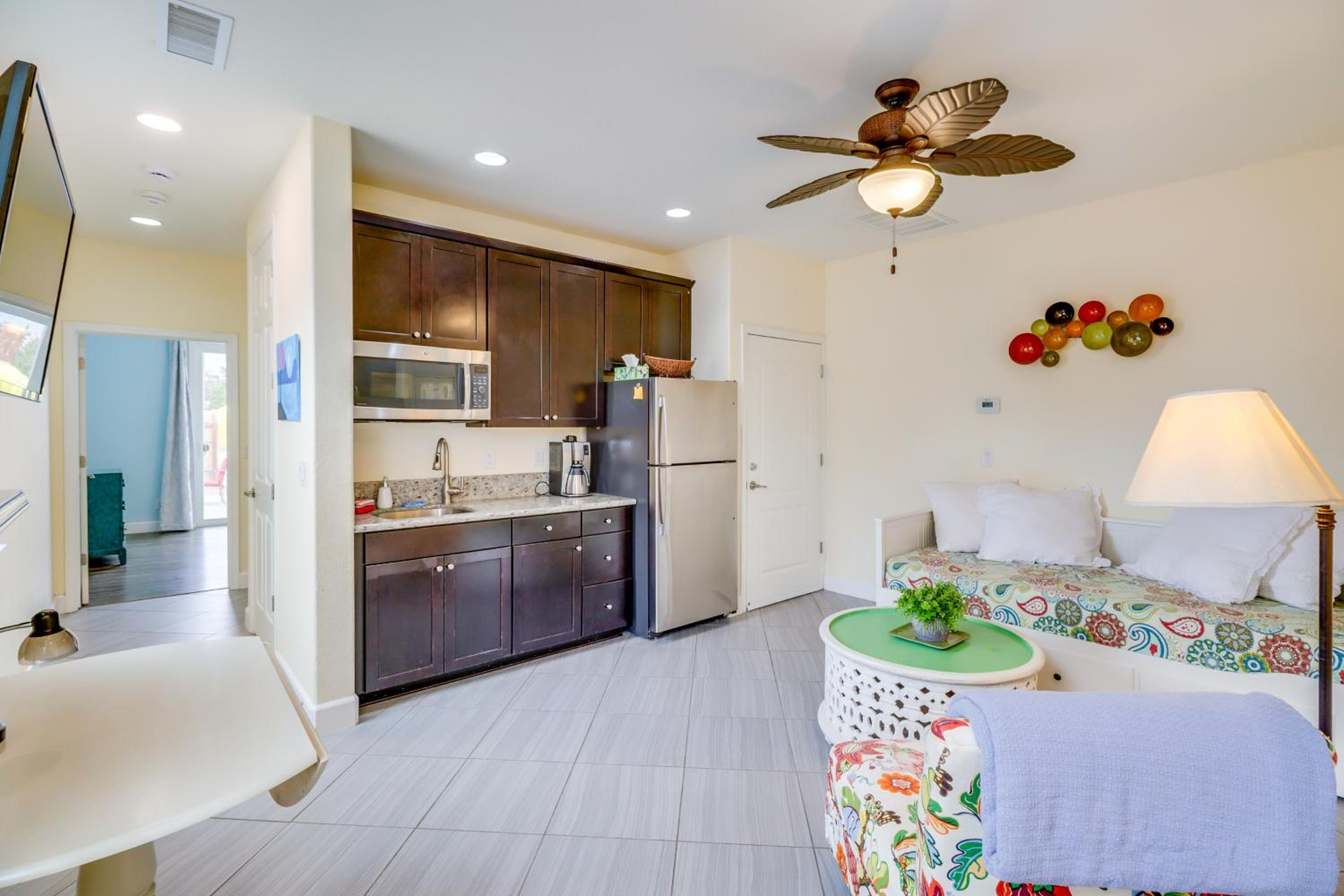 Hike, Play and Unwind Charming Reno Unit