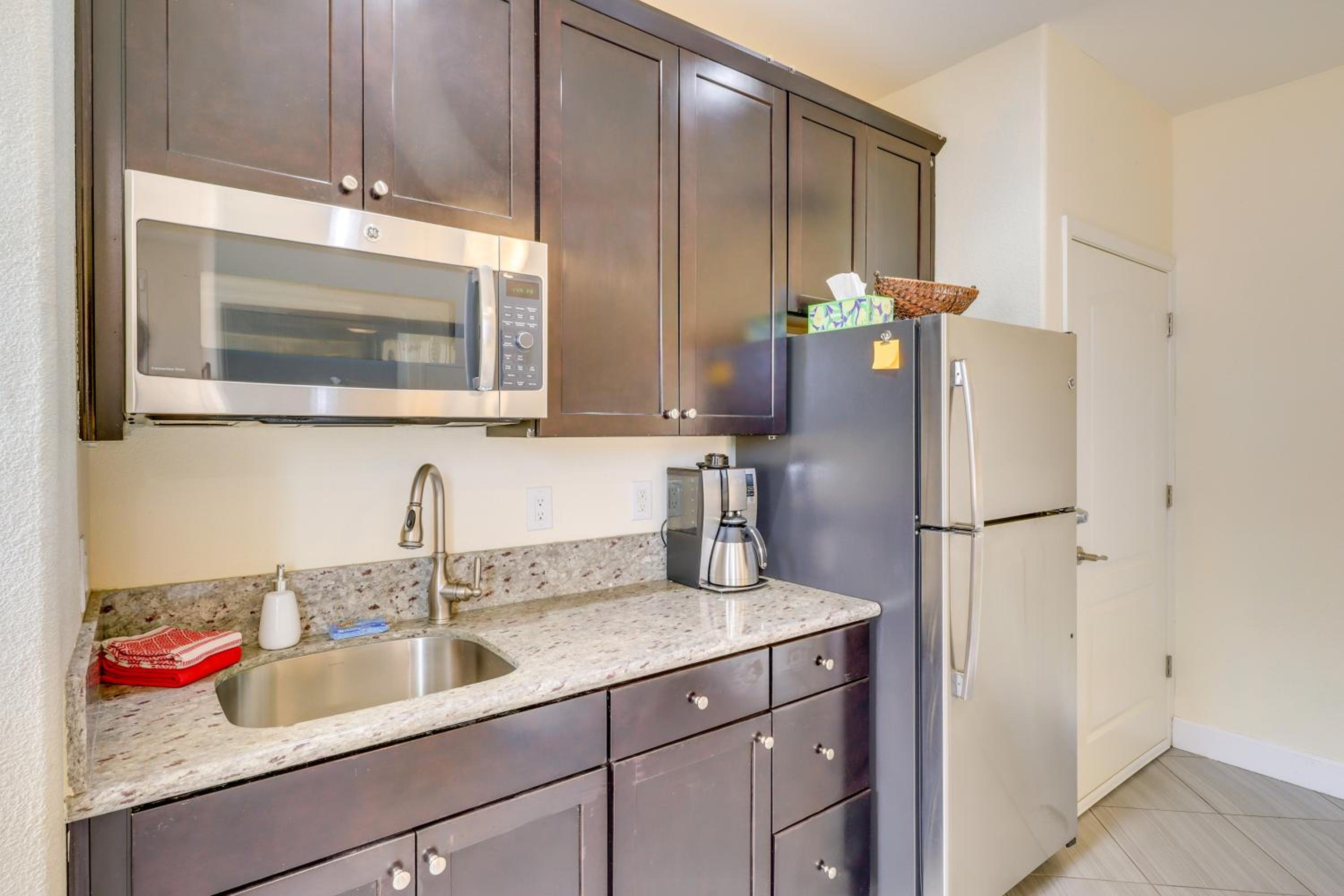 Hike, Play and Unwind Charming Reno Unit