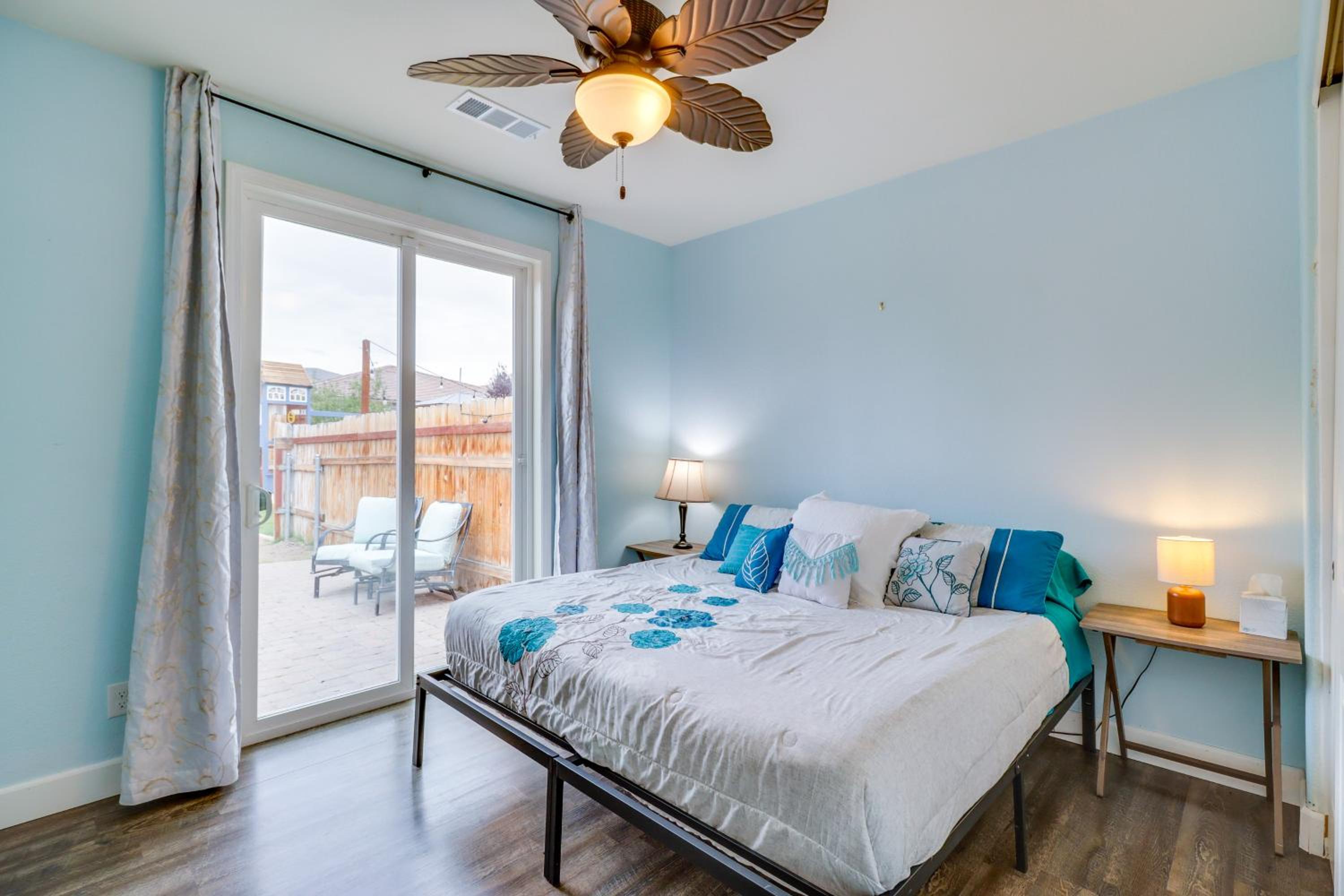 Hike, Play and Unwind Charming Reno Unit