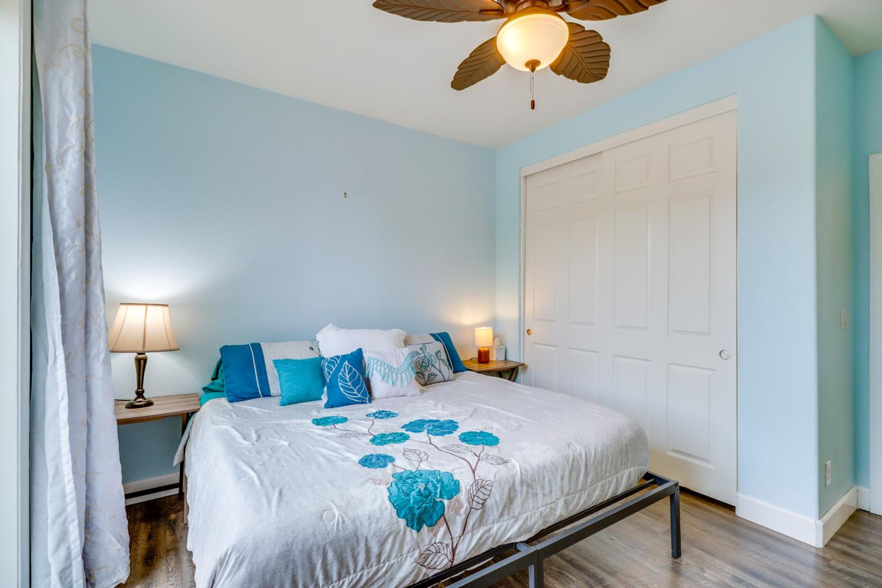 Hike, Play and Unwind Charming Reno Unit