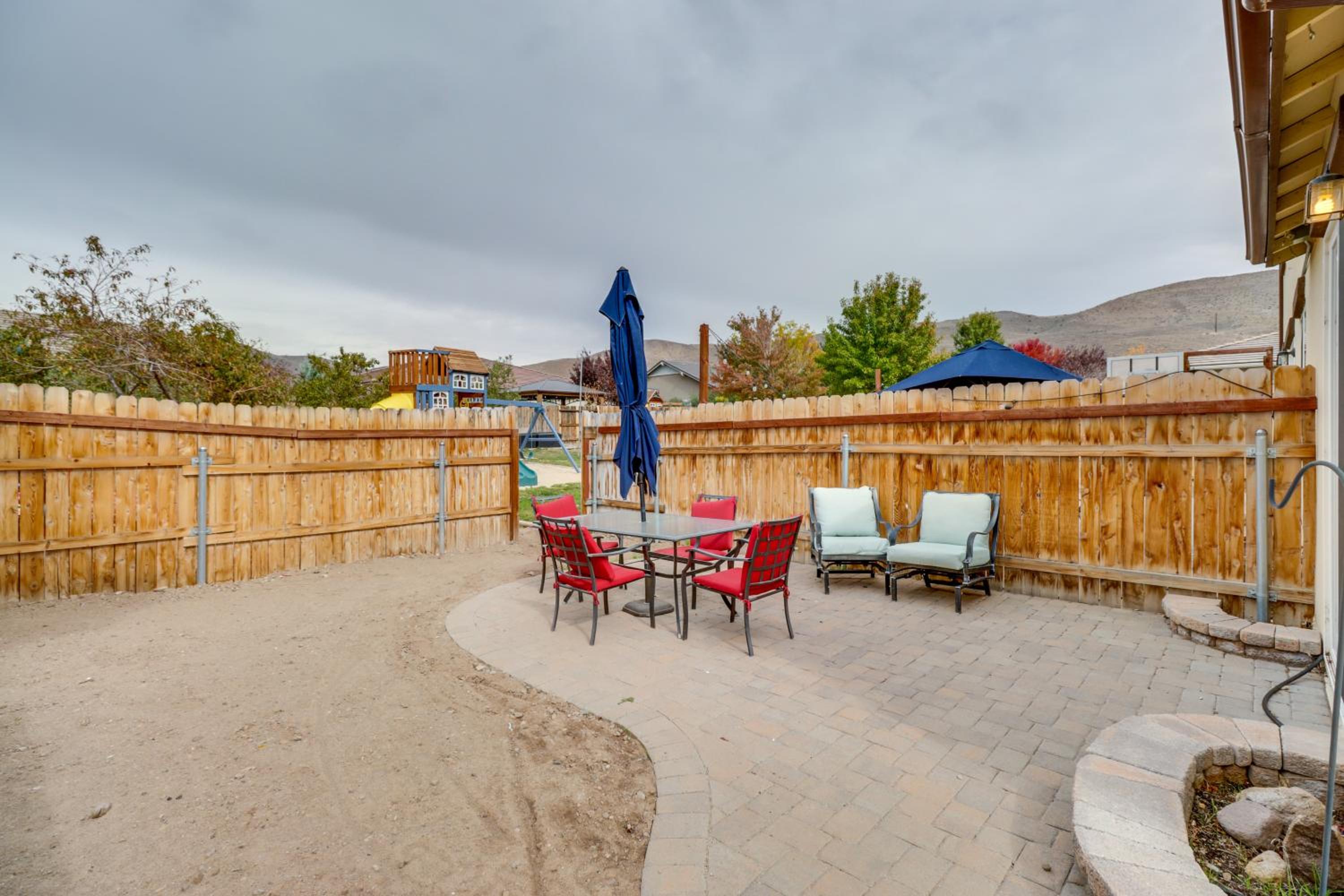 Hike, Play and Unwind Charming Reno Unit