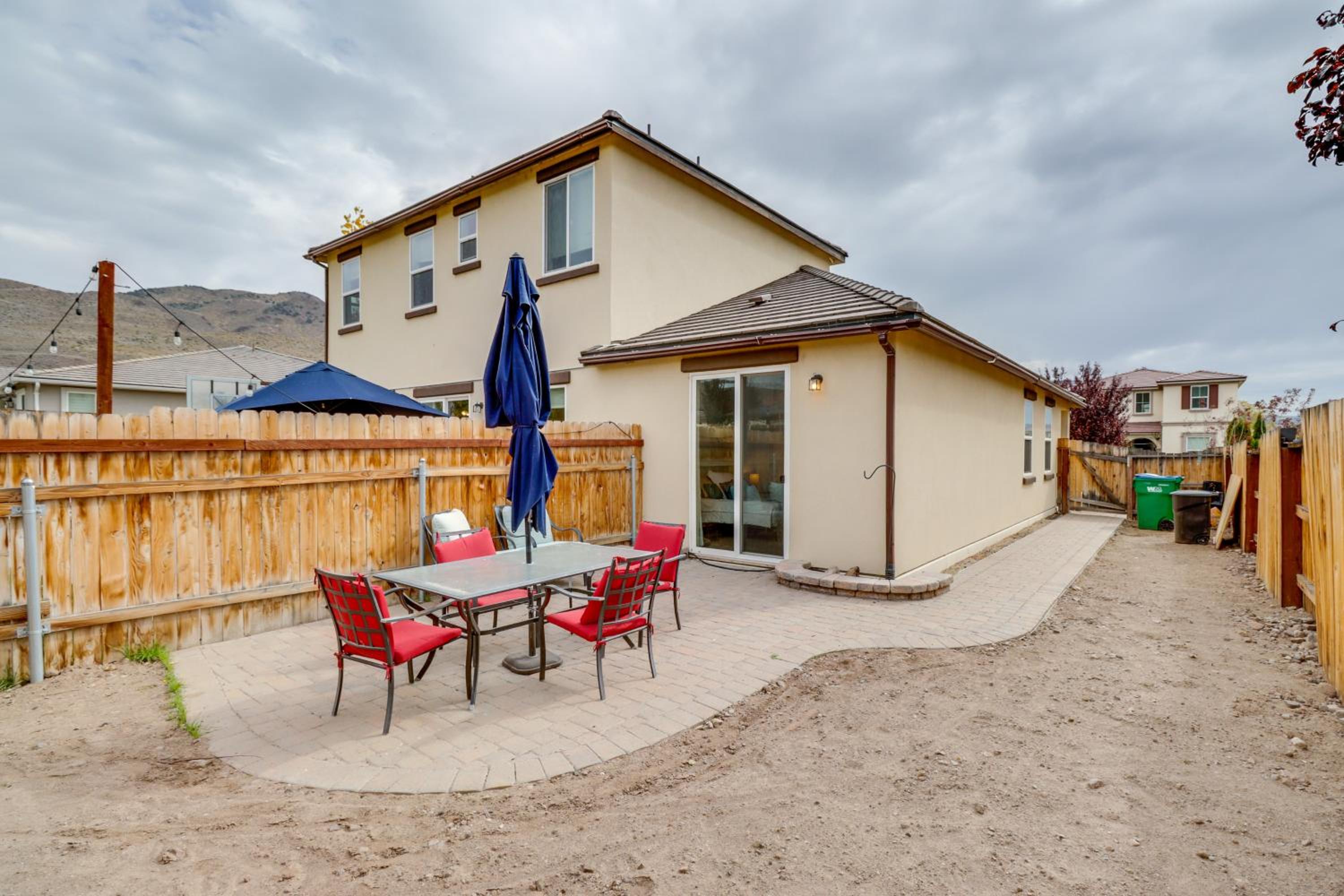 Hike, Play and Unwind Charming Reno Unit