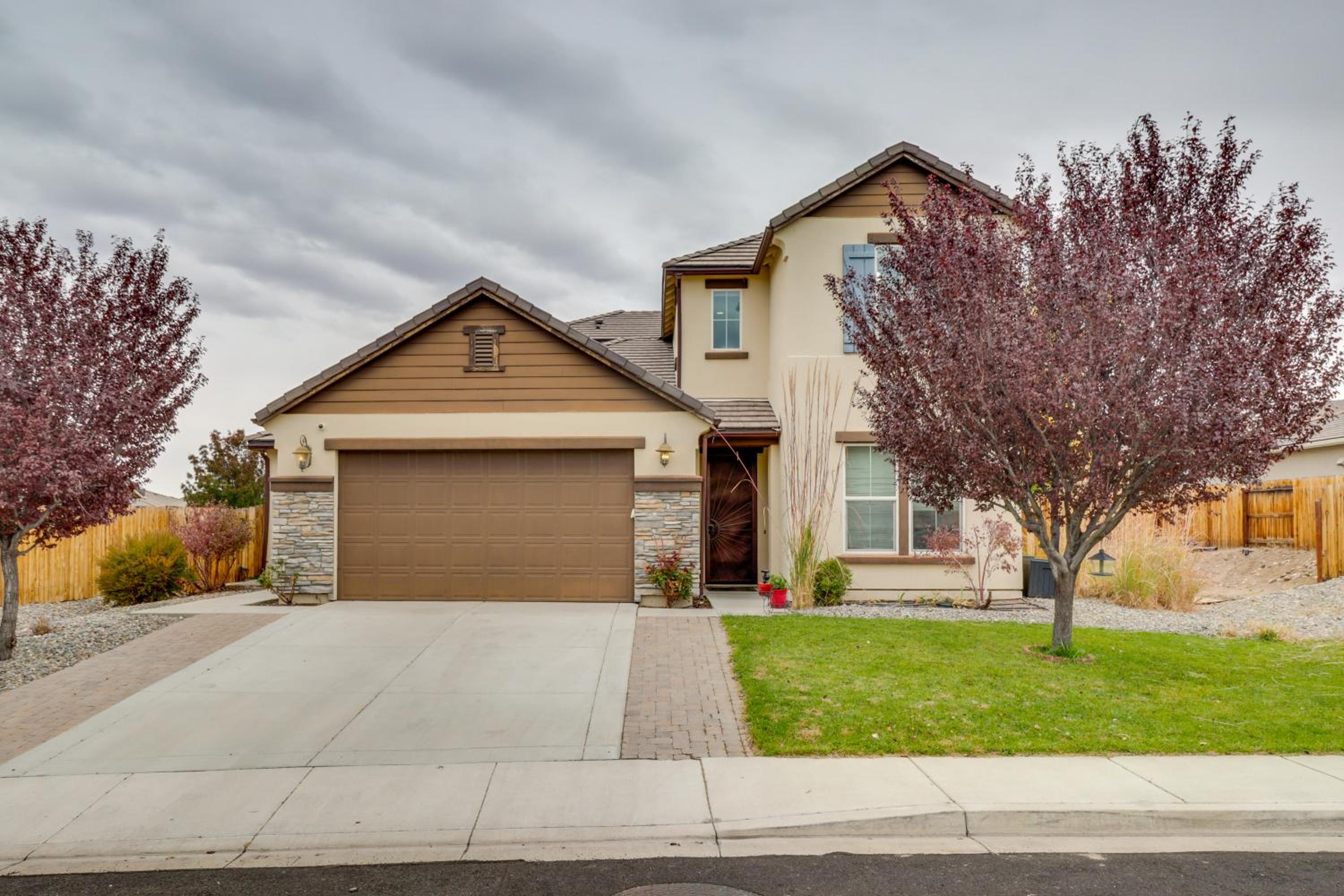 Hike, Play and Unwind Charming Reno Unit