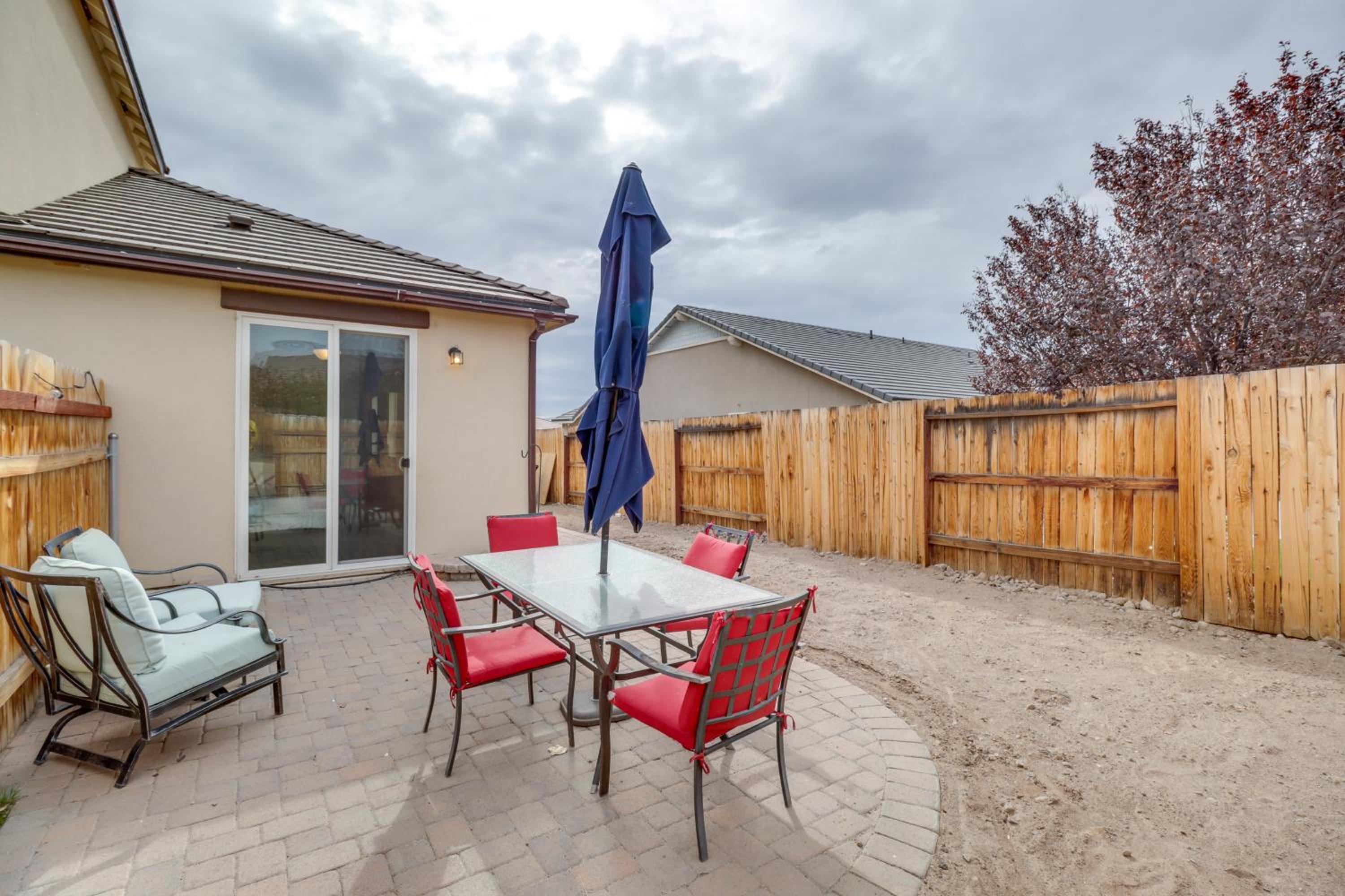 Hike, Play and Unwind Charming Reno Unit