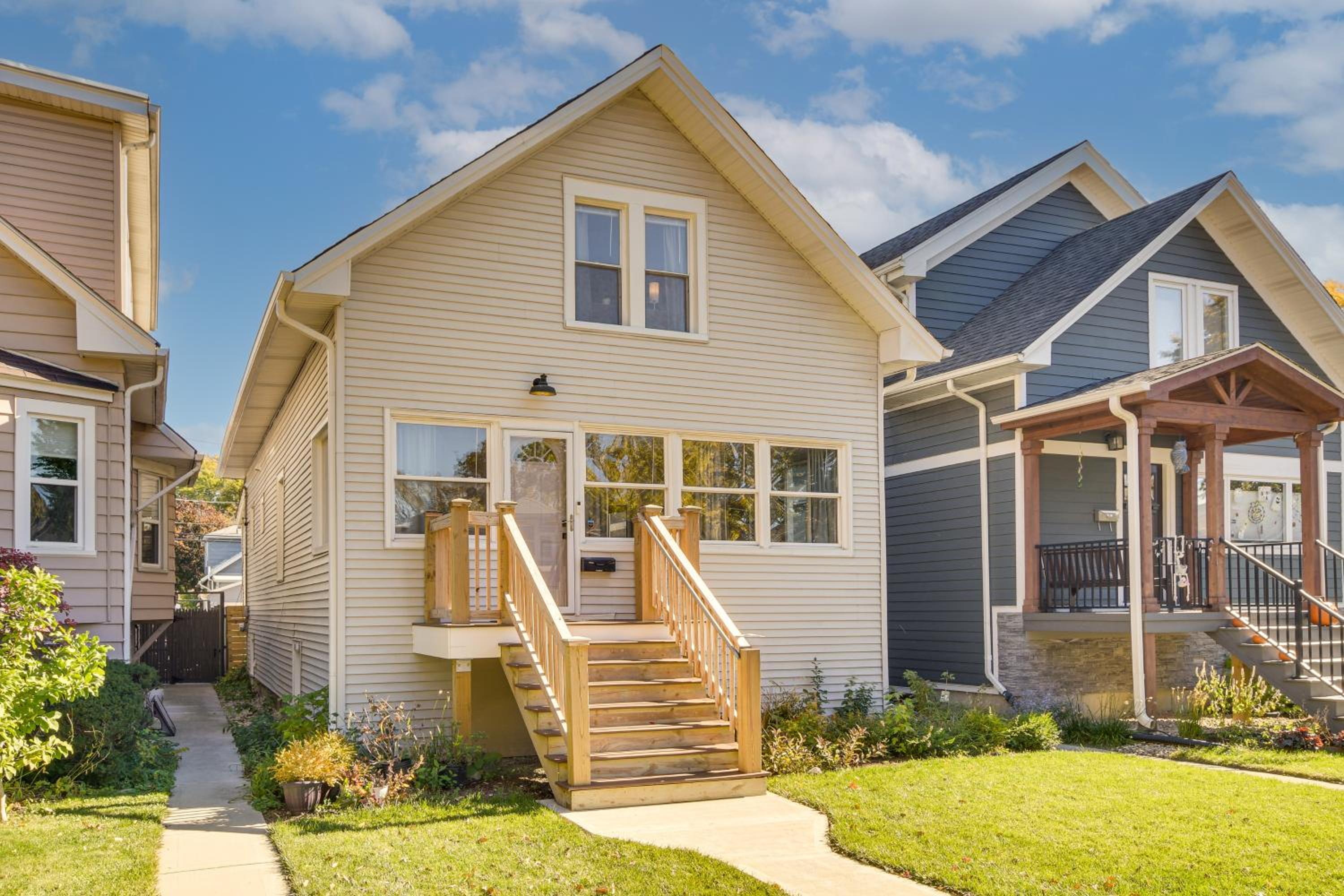 Shop, Dine and Unwind Oak Park Home with Private Yard