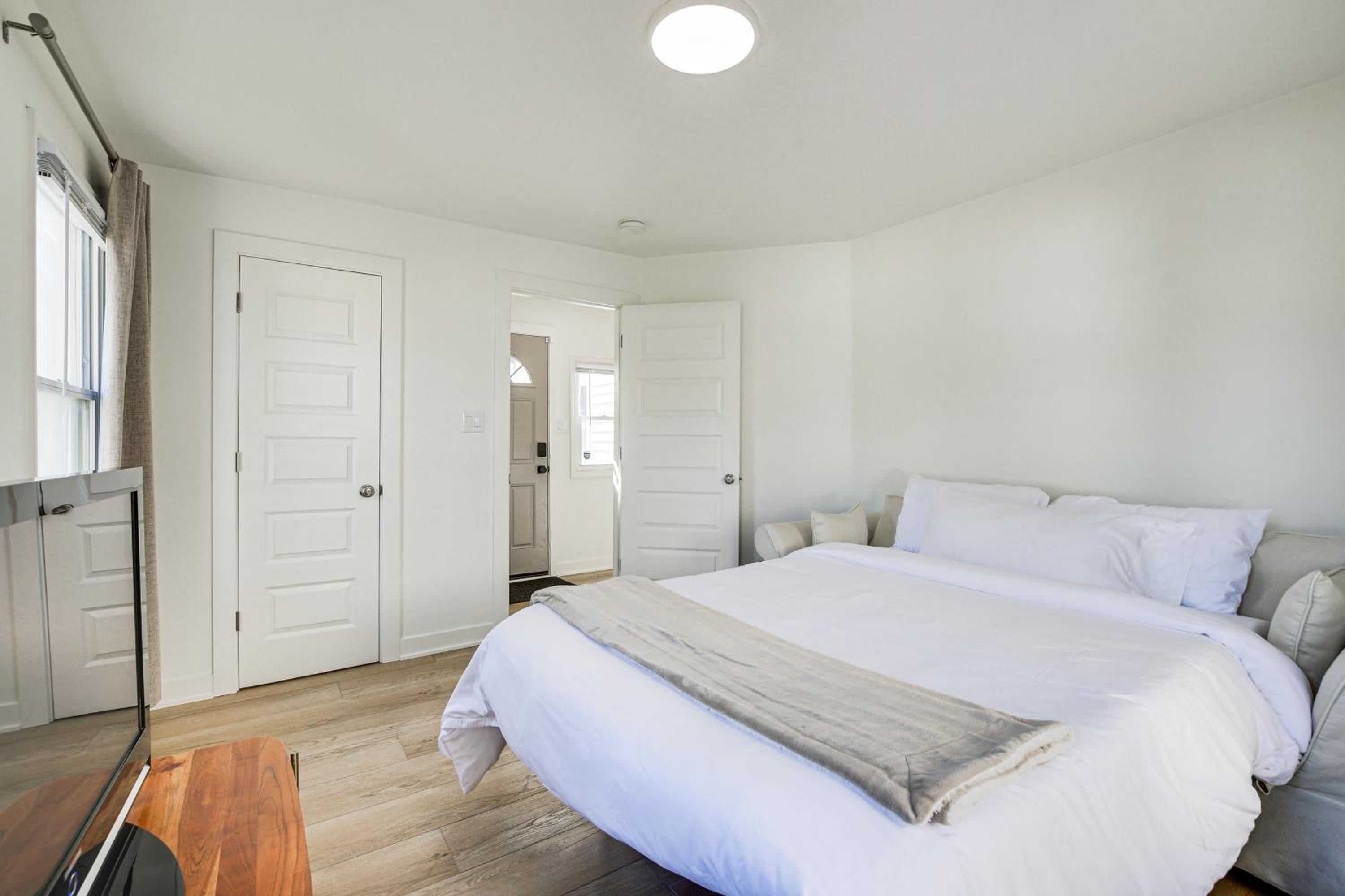 Shop, Dine and Unwind Oak Park Home with Private Yard