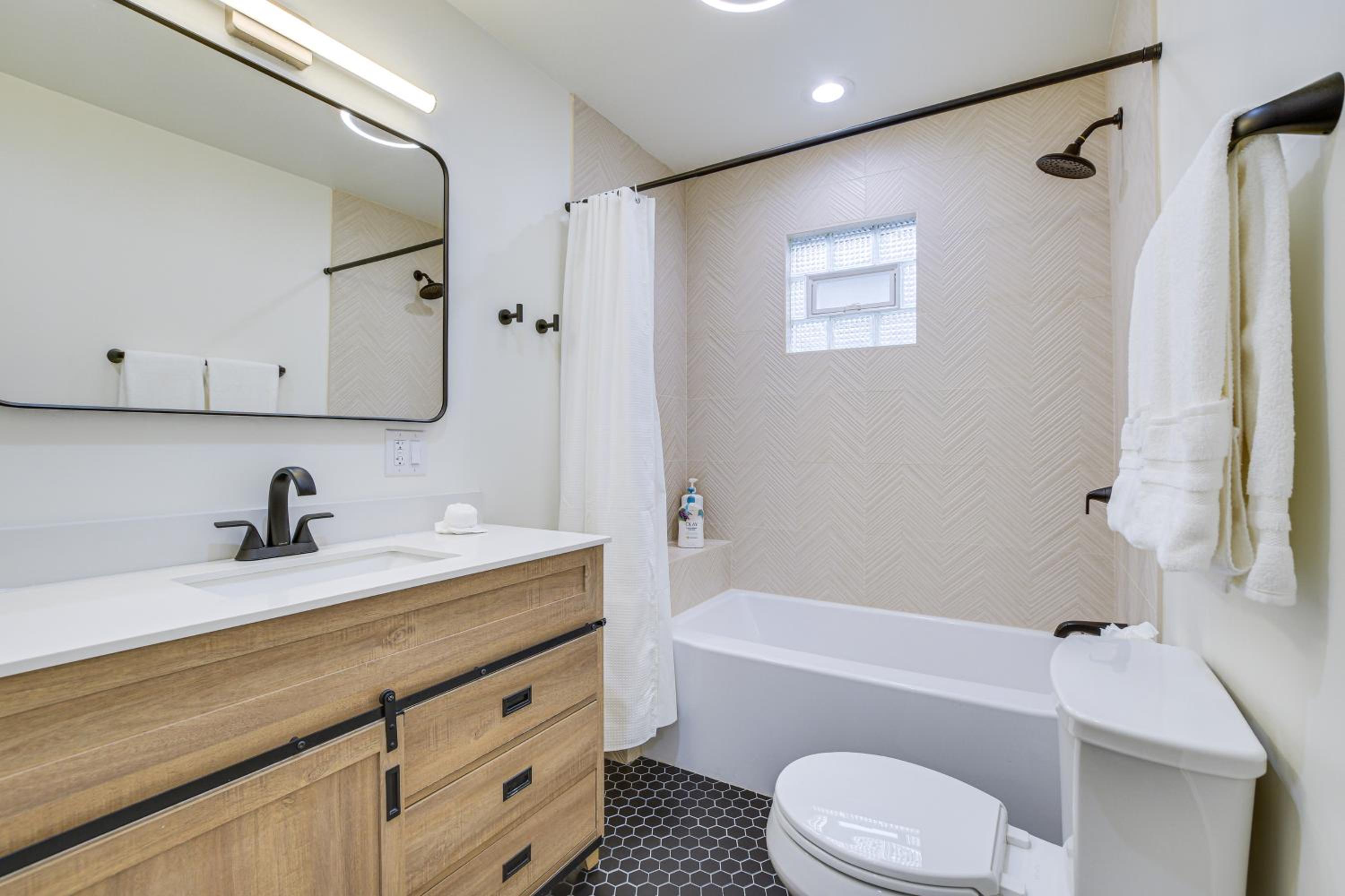 Shop, Dine and Unwind Oak Park Home with Private Yard