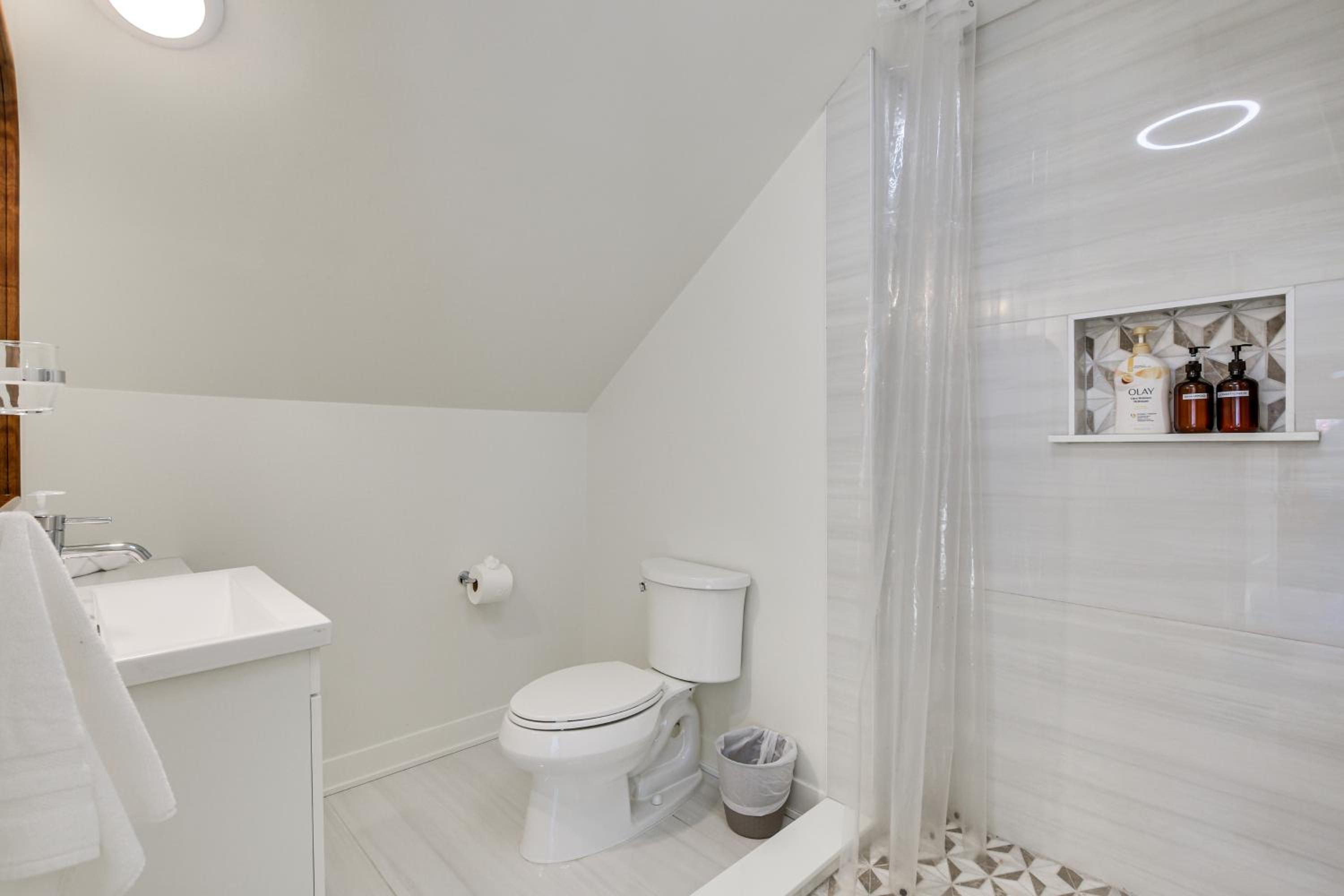 Shop, Dine and Unwind Oak Park Home with Private Yard