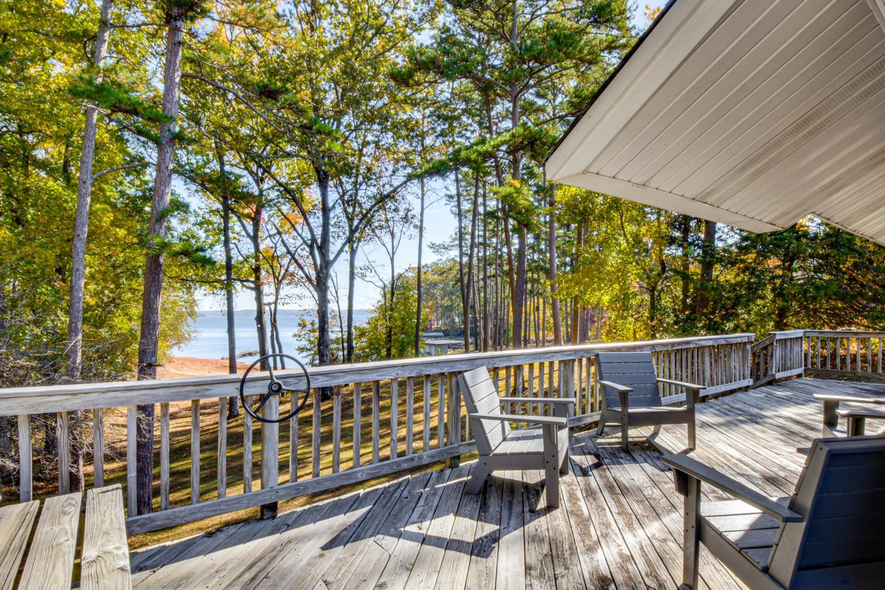 Dock and Views Family Retreat on Lake Hartwell!
