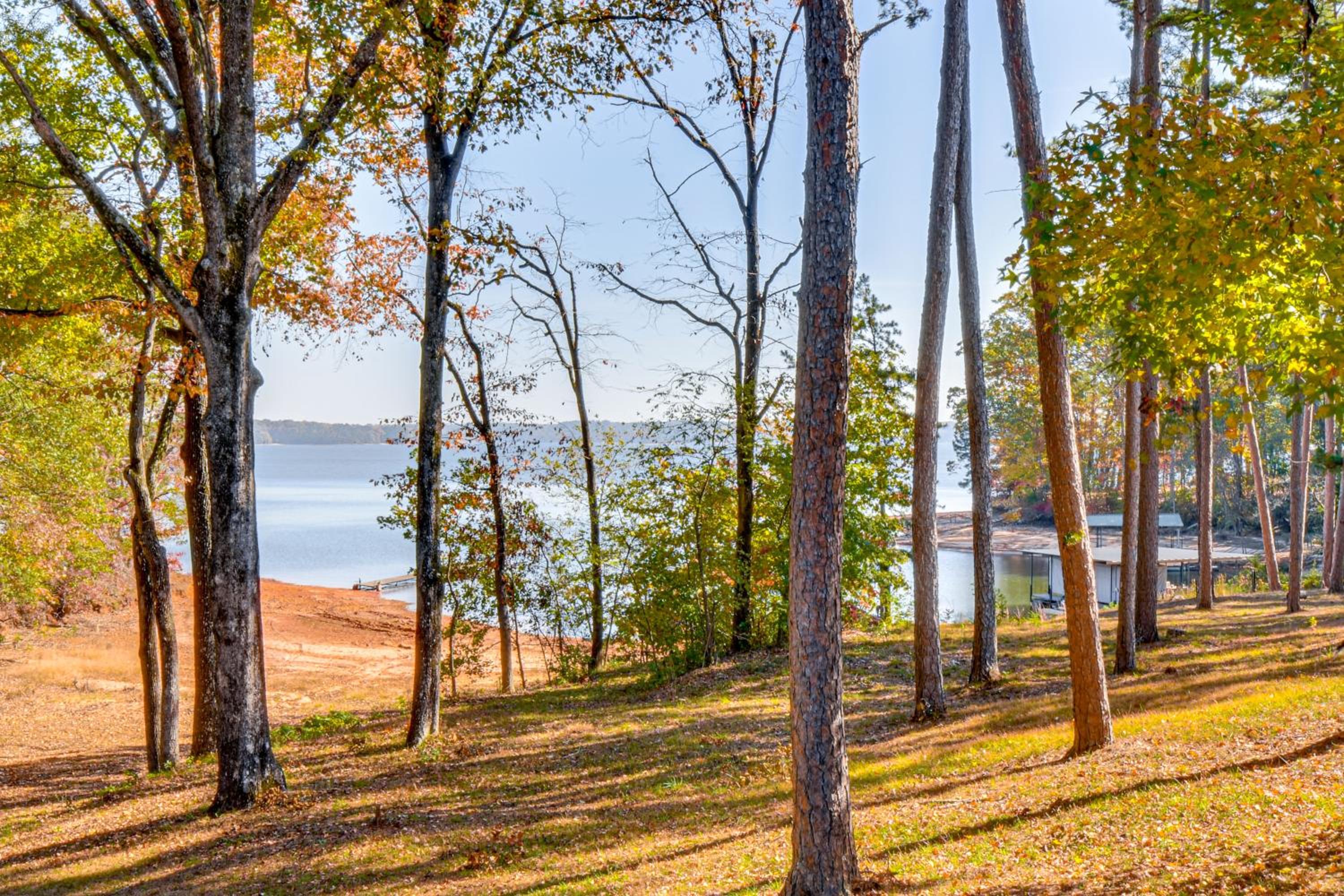 Dock and Views Family Retreat on Lake Hartwell!