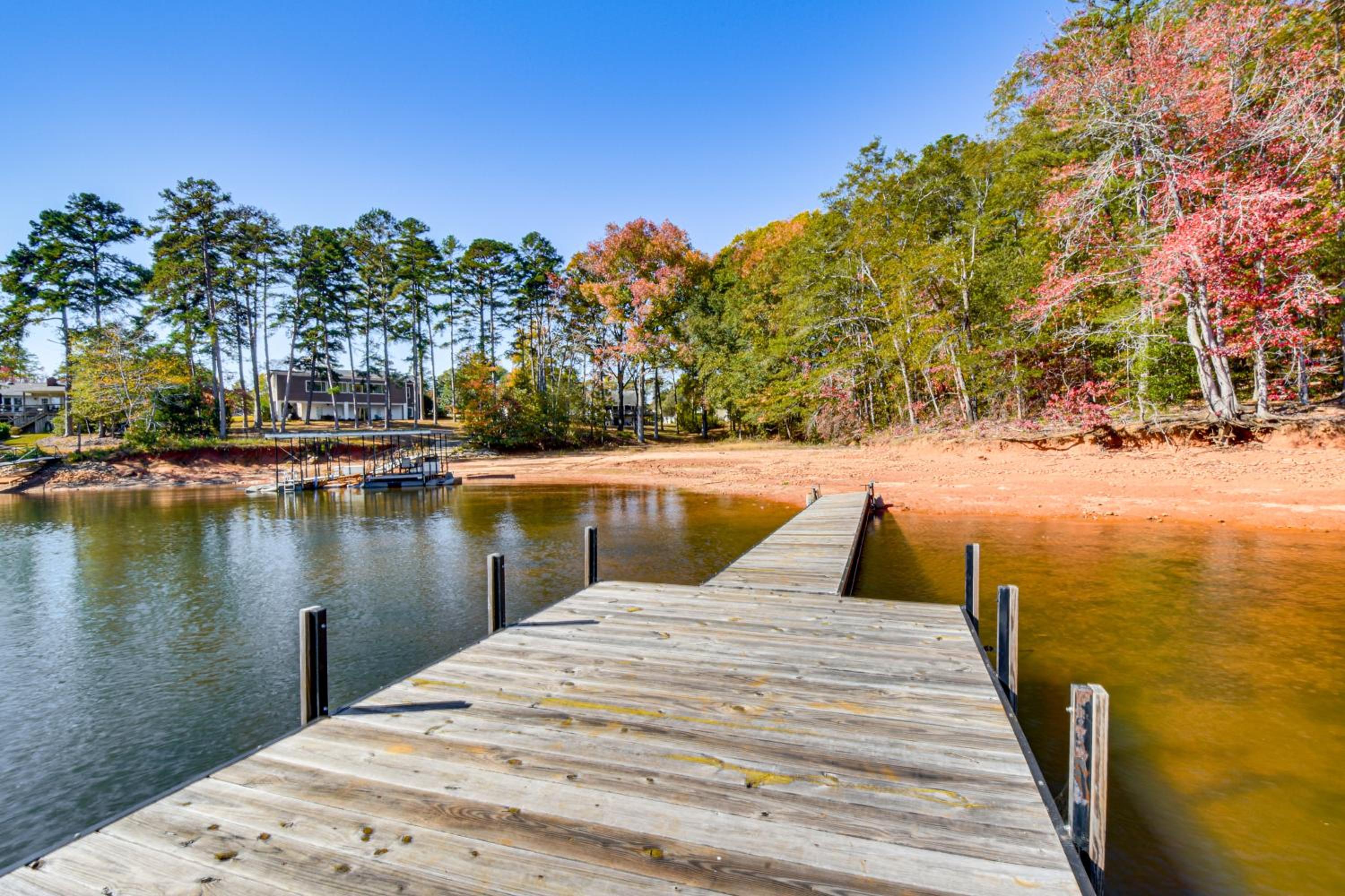 Dock and Views Family Retreat on Lake Hartwell!