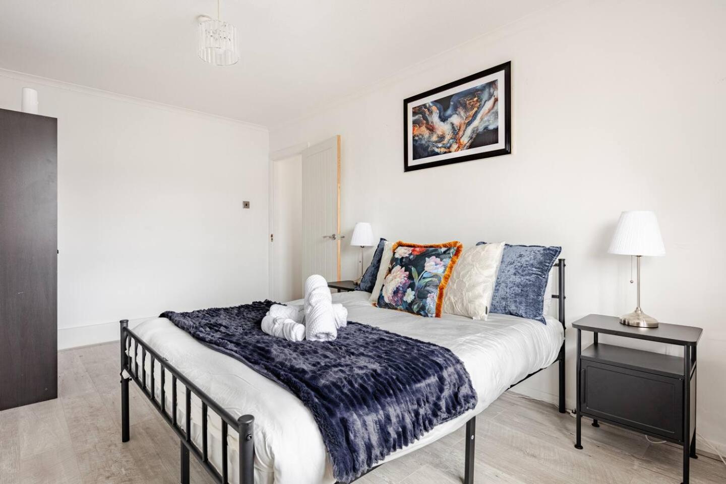 Wimbledon Central Stylish 2-Bedroom Apartment!