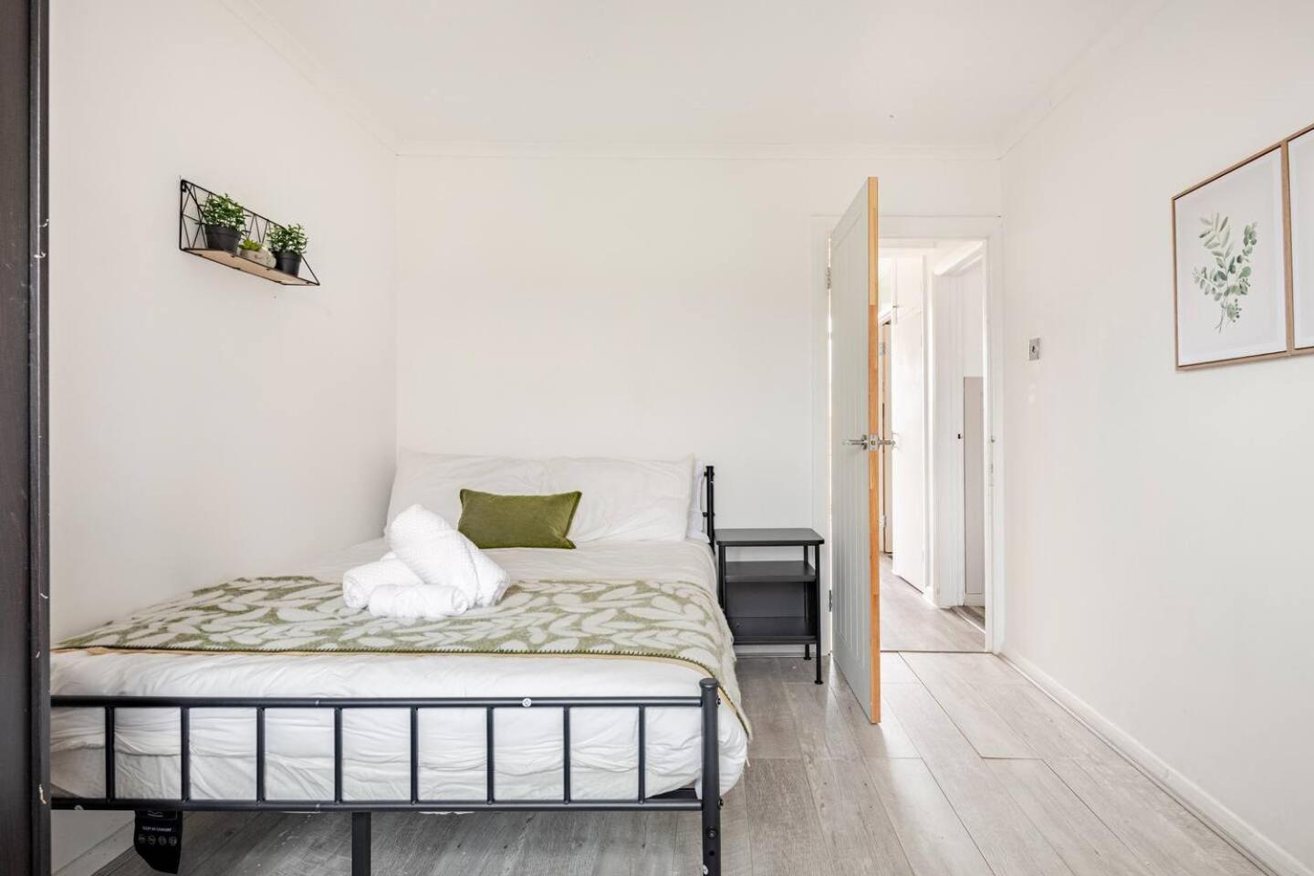 Wimbledon Central Stylish 2-Bedroom Apartment!