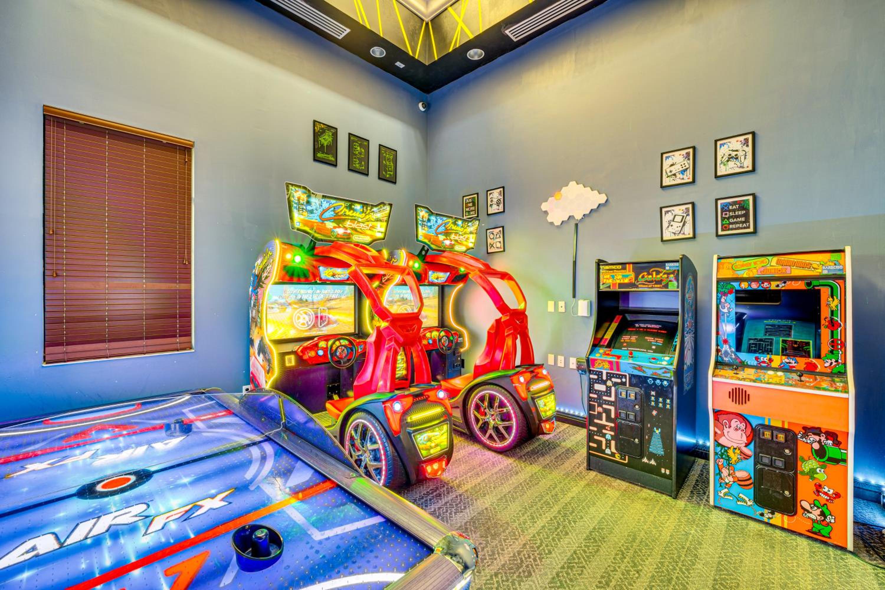 7 Mi to the Parks! WDW Family Getaway with Game Room