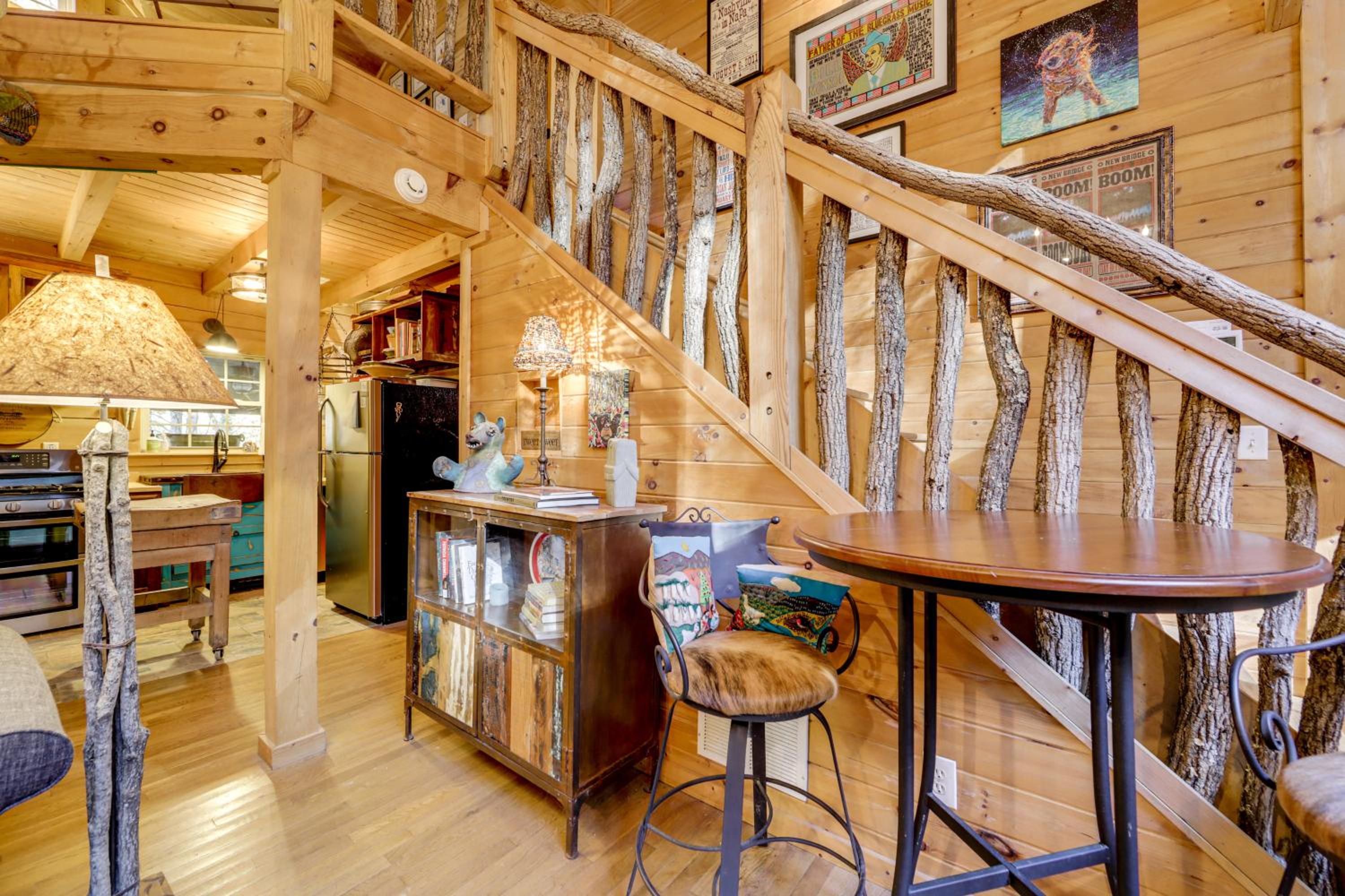 Creekside Cabin in the Heart of Maggie Valley