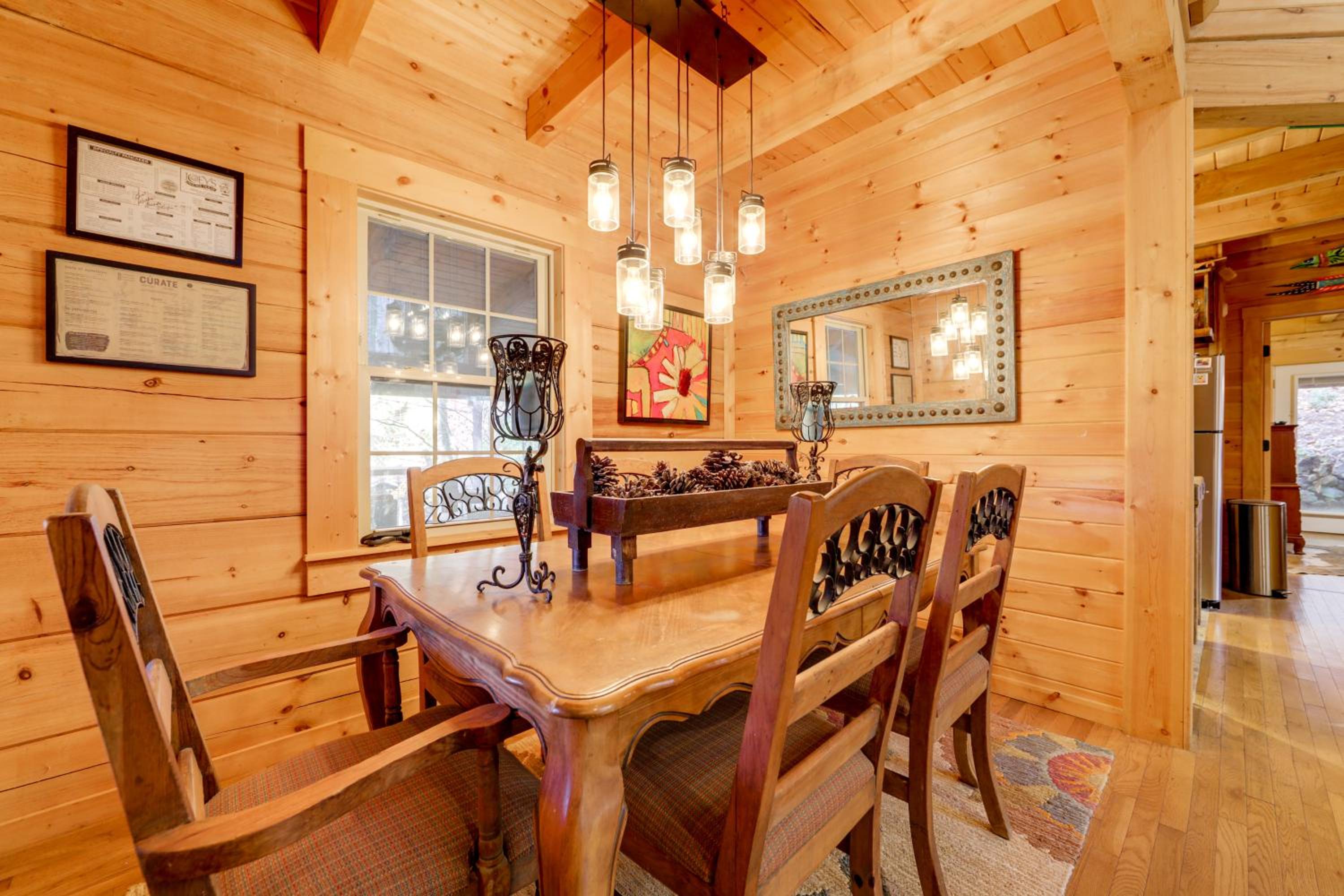 Creekside Cabin in the Heart of Maggie Valley