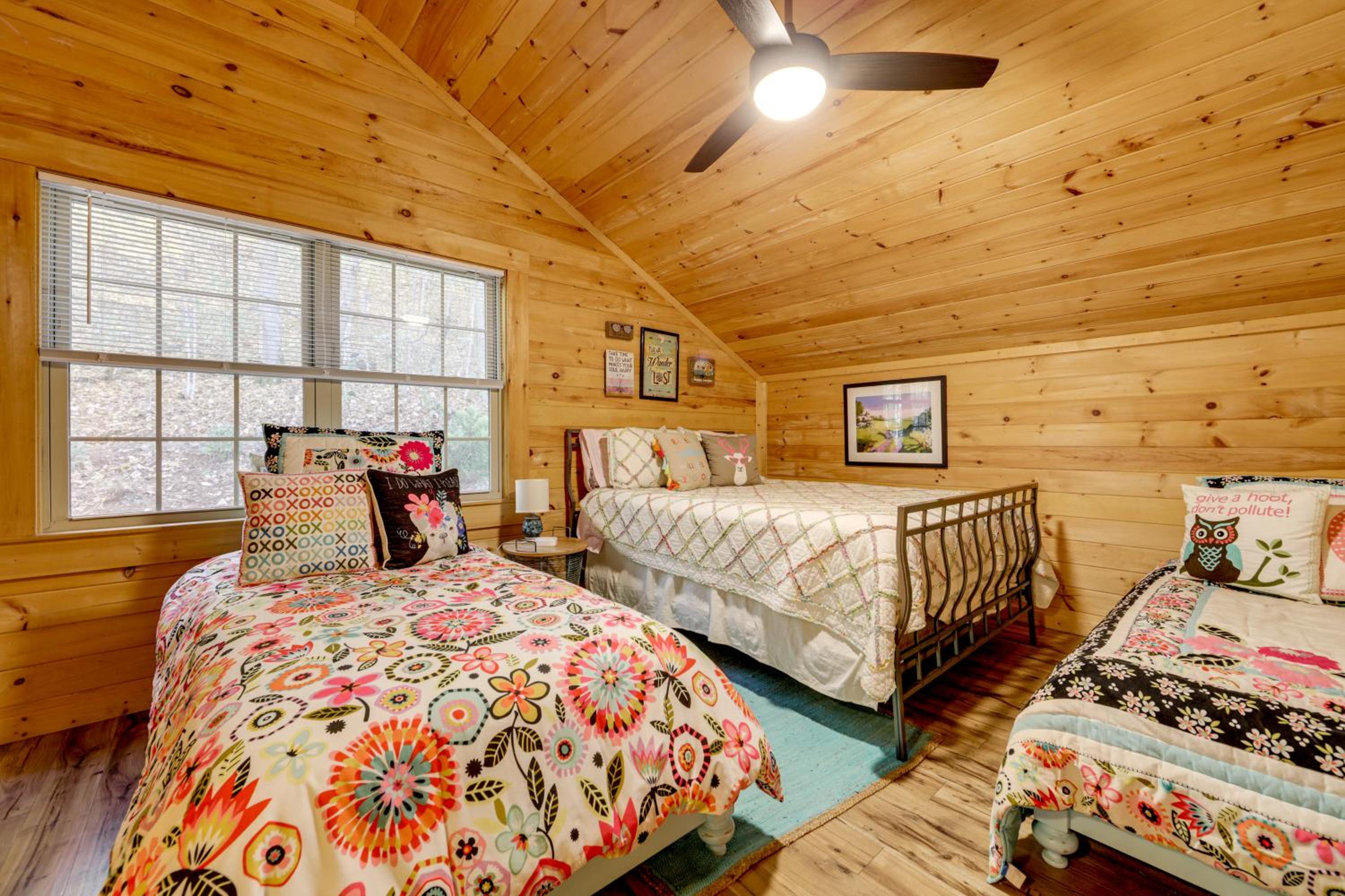 Creekside Cabin in the Heart of Maggie Valley