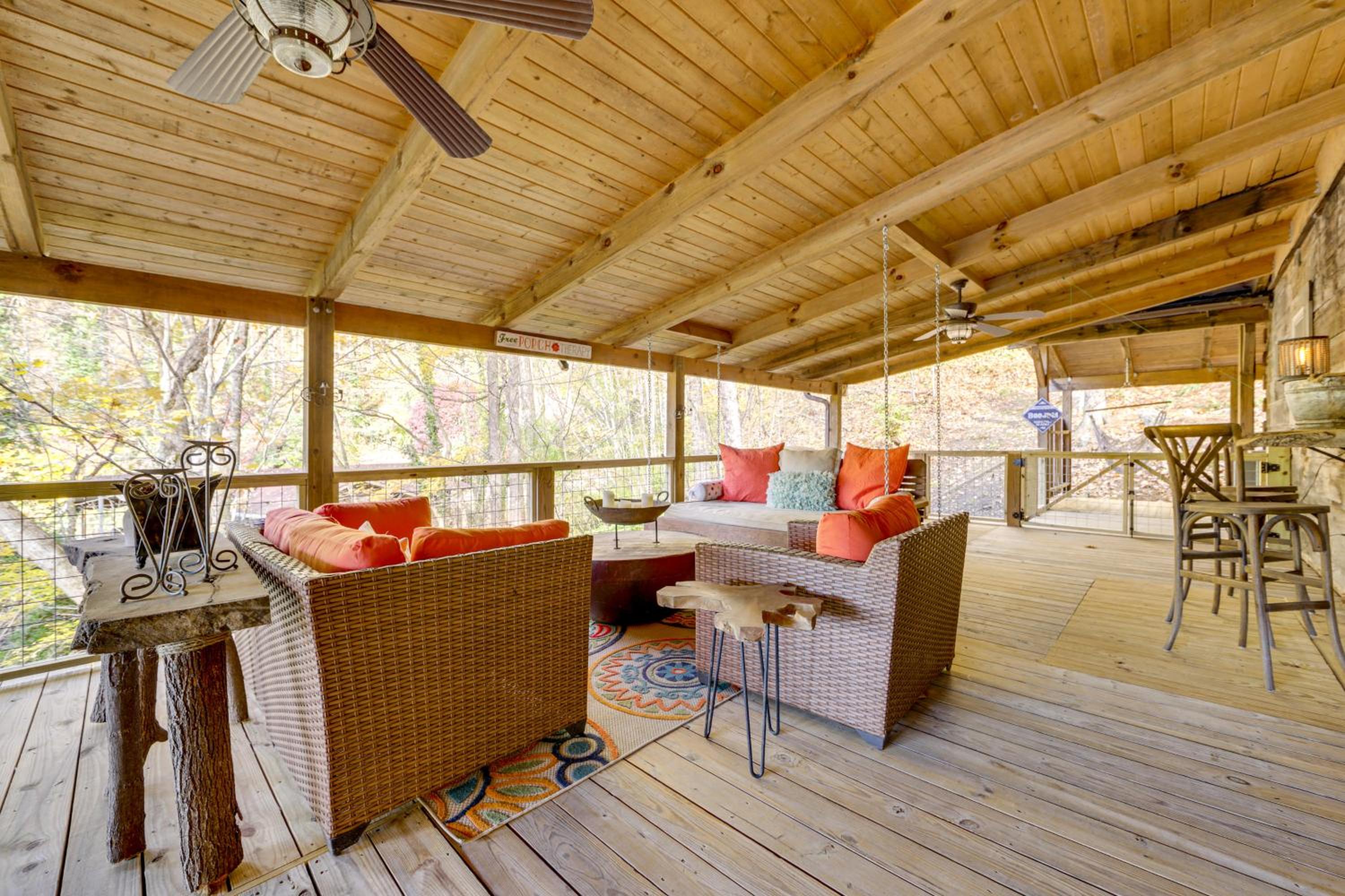 Creekside Cabin in the Heart of Maggie Valley