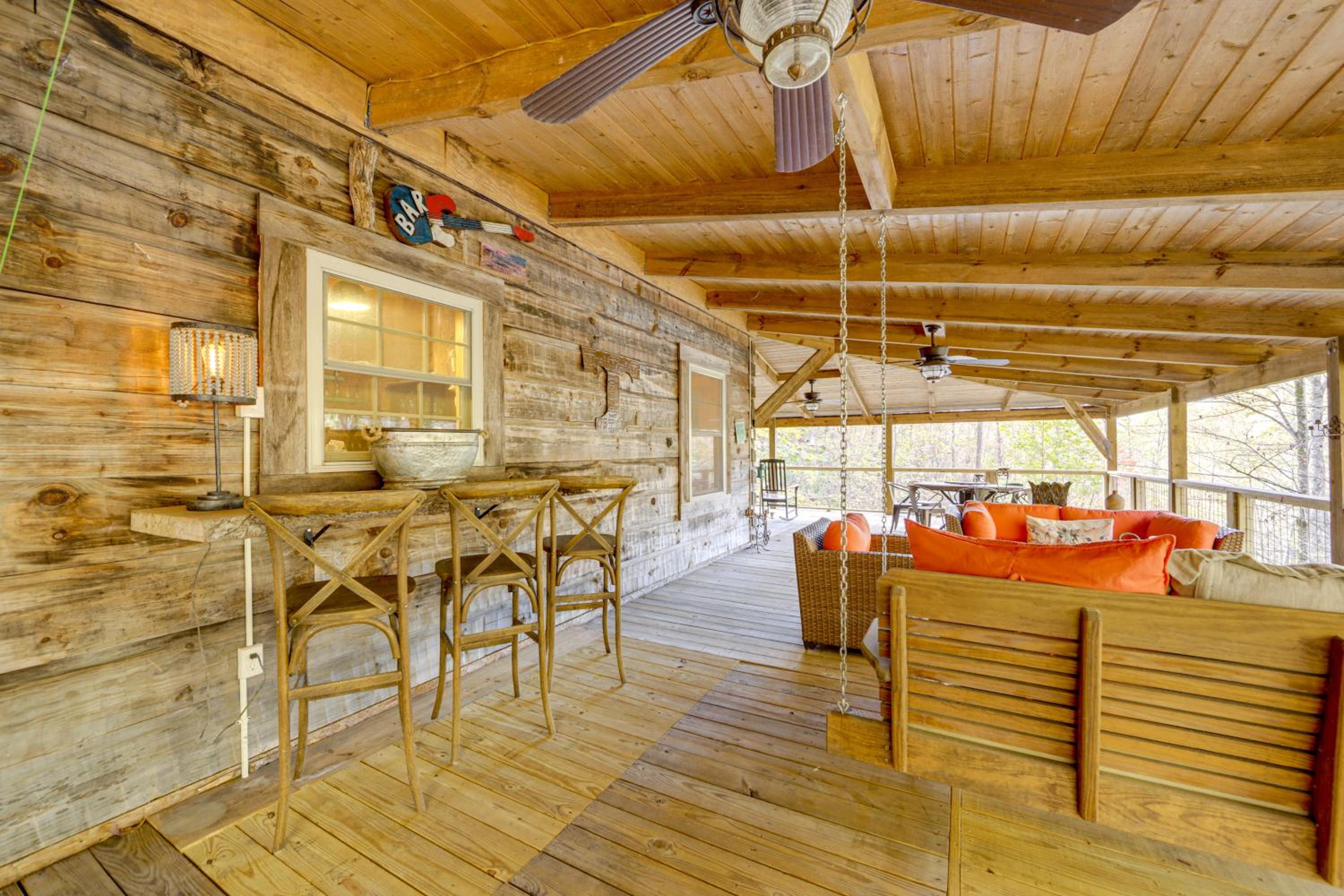 Creekside Cabin in the Heart of Maggie Valley