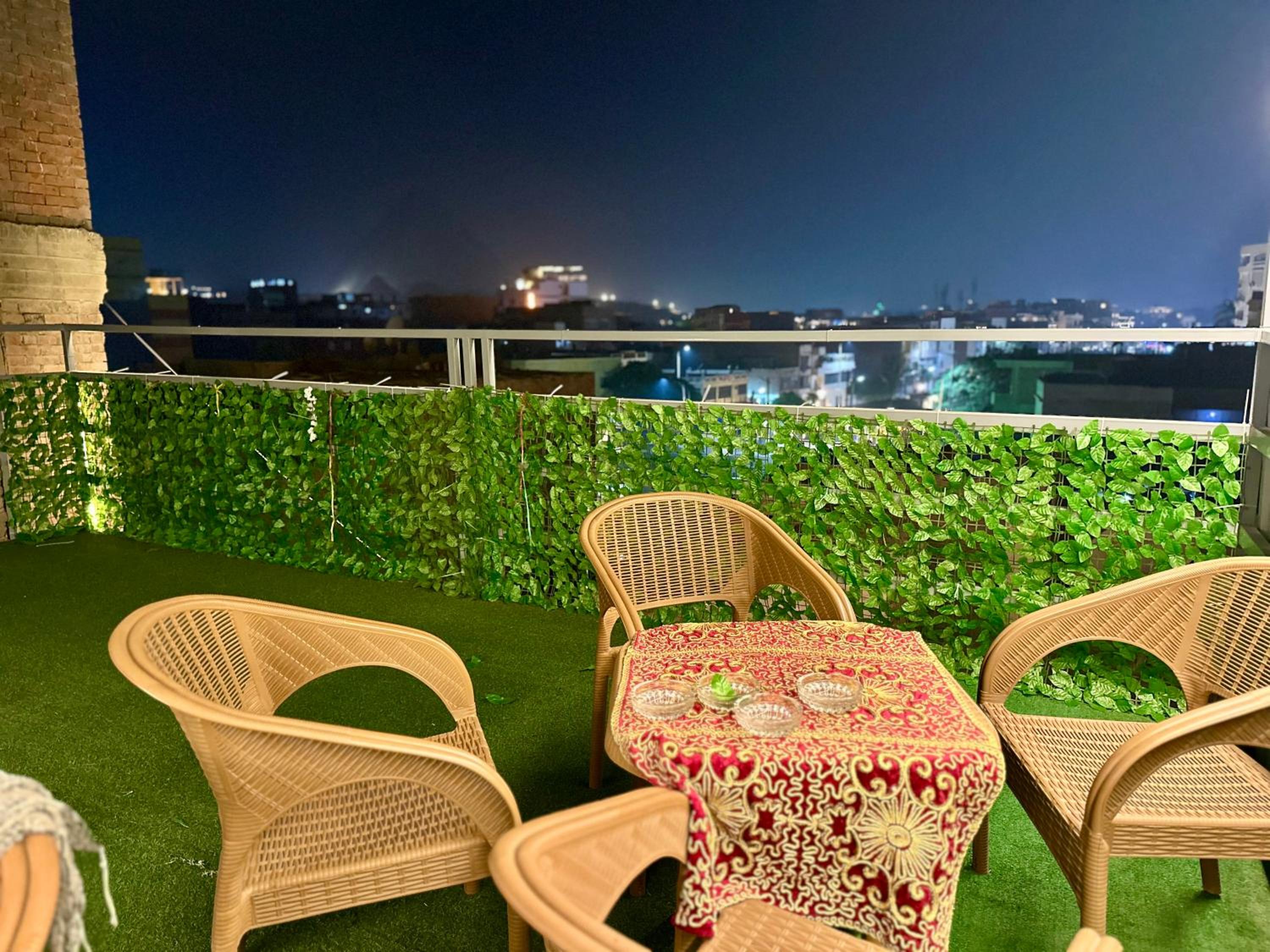 Great Pyramids view Lodge