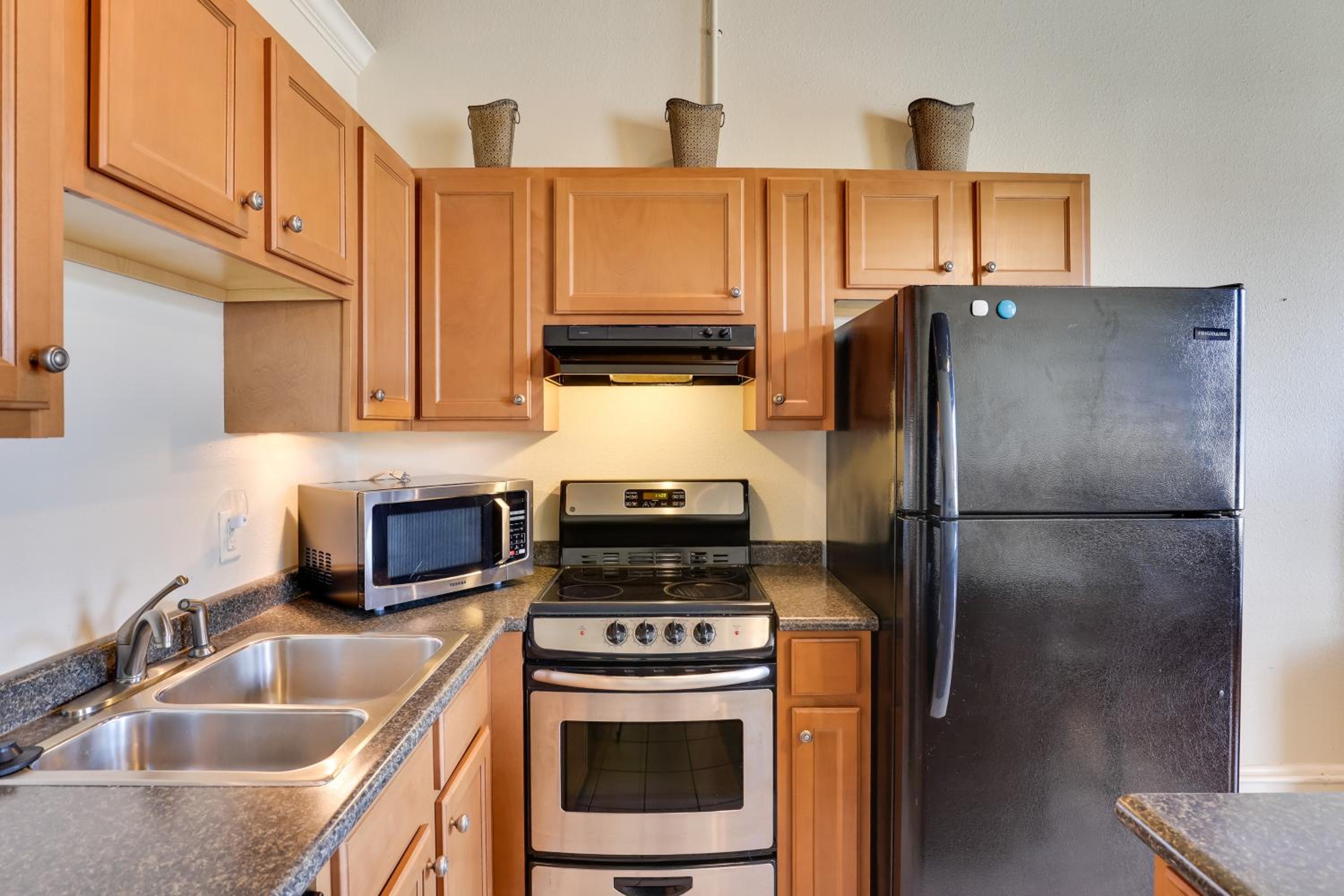 Steps to Restaurants and Shops! Dtwn Marshall Apt