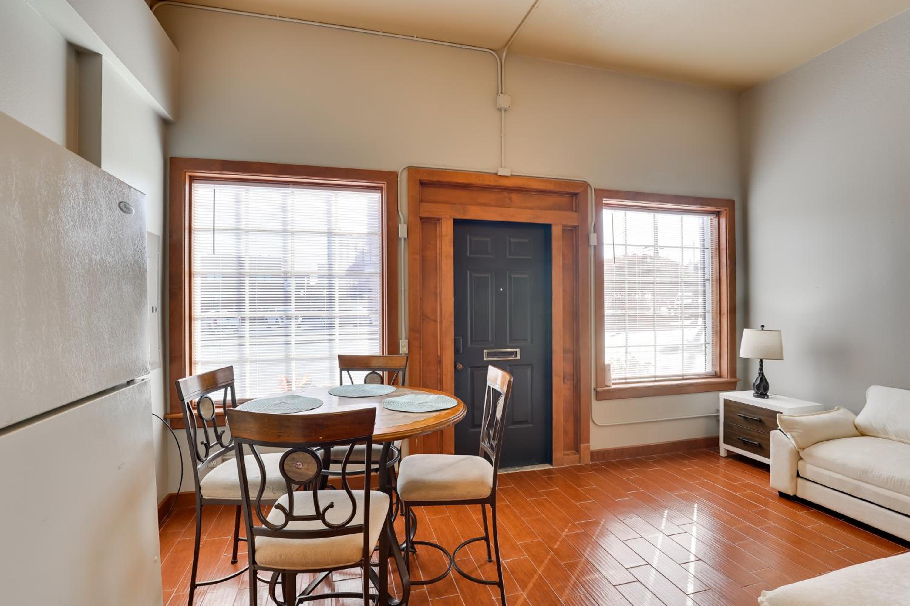 Ultimate Convenience Historic Dtwn Marshall Apt!