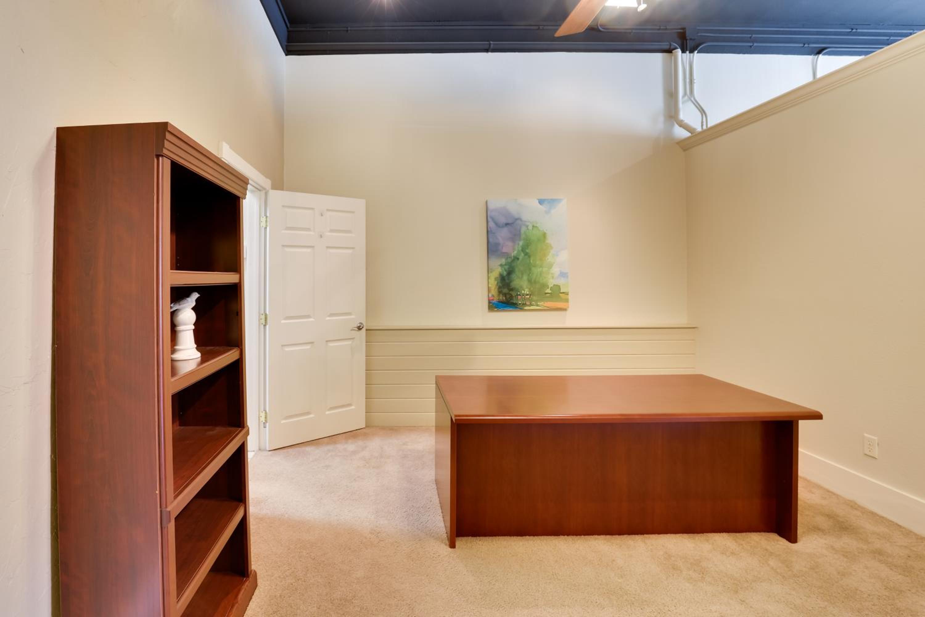 Steps to Restaurants and Shops! Dtwn Marshall Apt