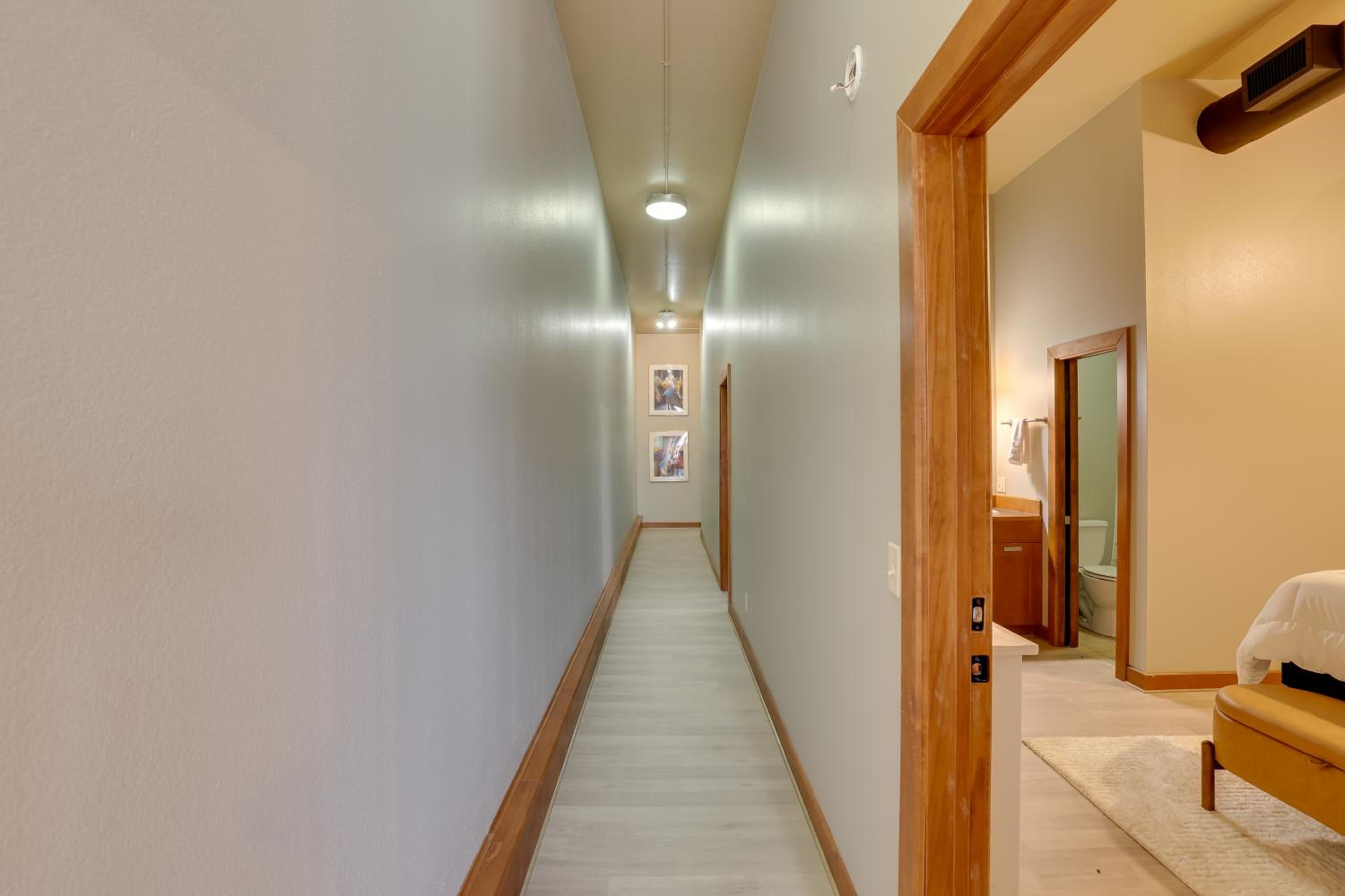 Ultimate Convenience Historic Dtwn Marshall Apt!