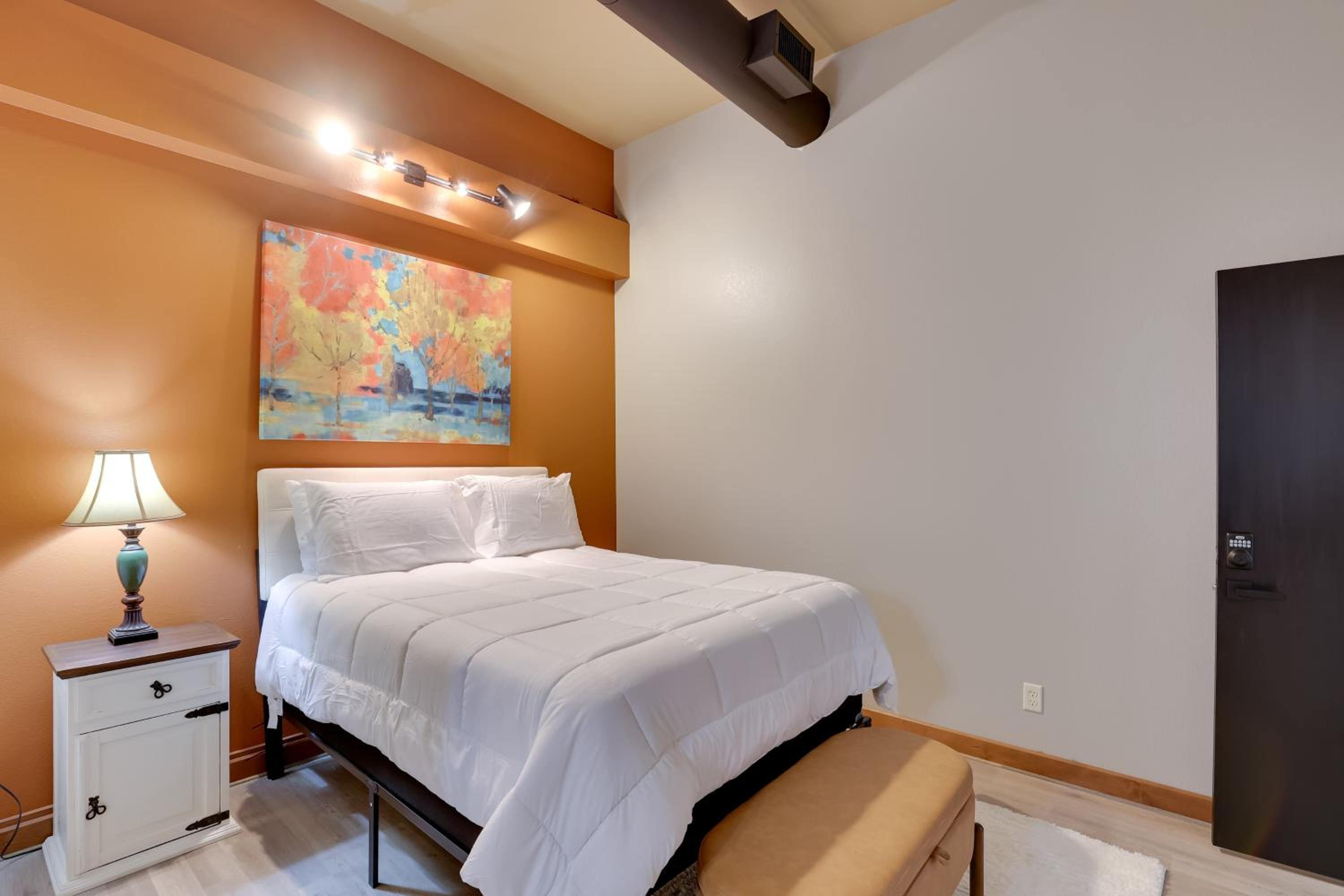 Ultimate Convenience Historic Dtwn Marshall Apt!