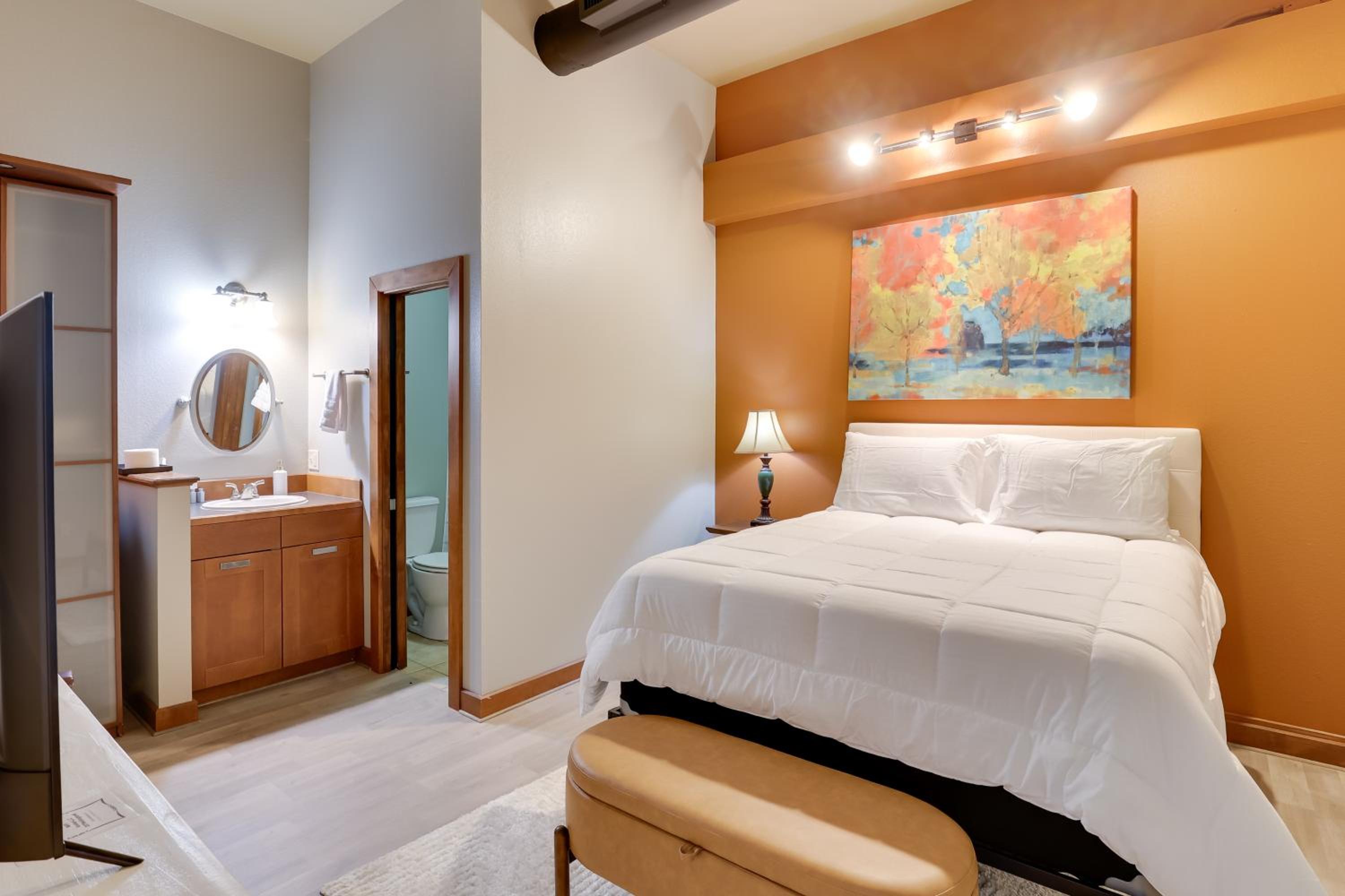 Ultimate Convenience Historic Dtwn Marshall Apt!