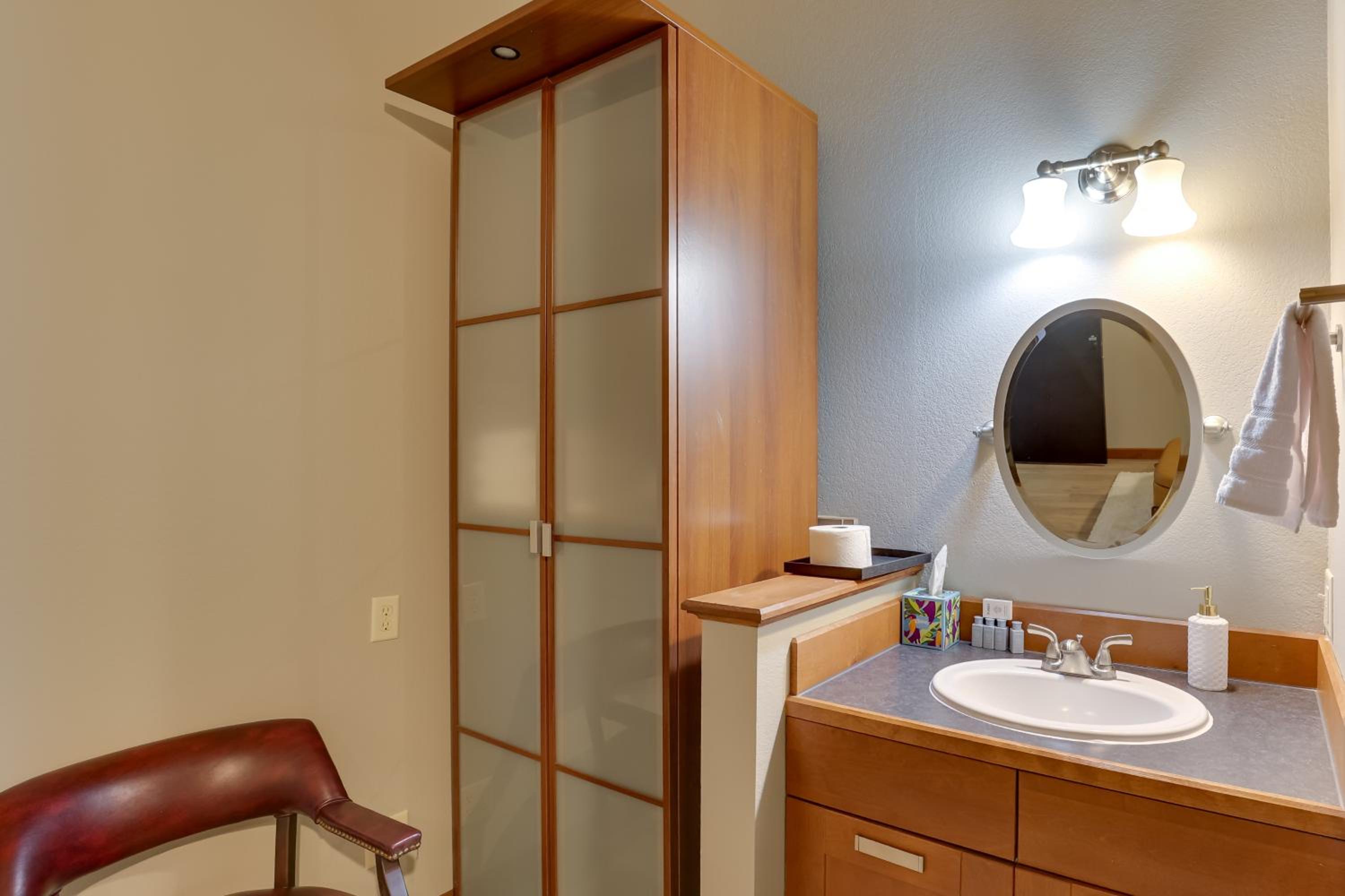 Ultimate Convenience Historic Dtwn Marshall Apt!