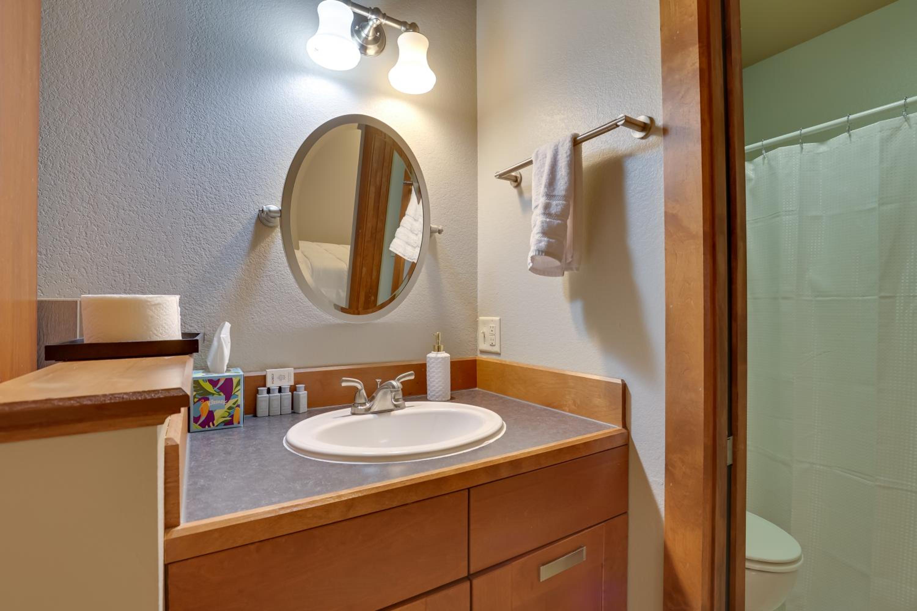 Ultimate Convenience Historic Dtwn Marshall Apt!