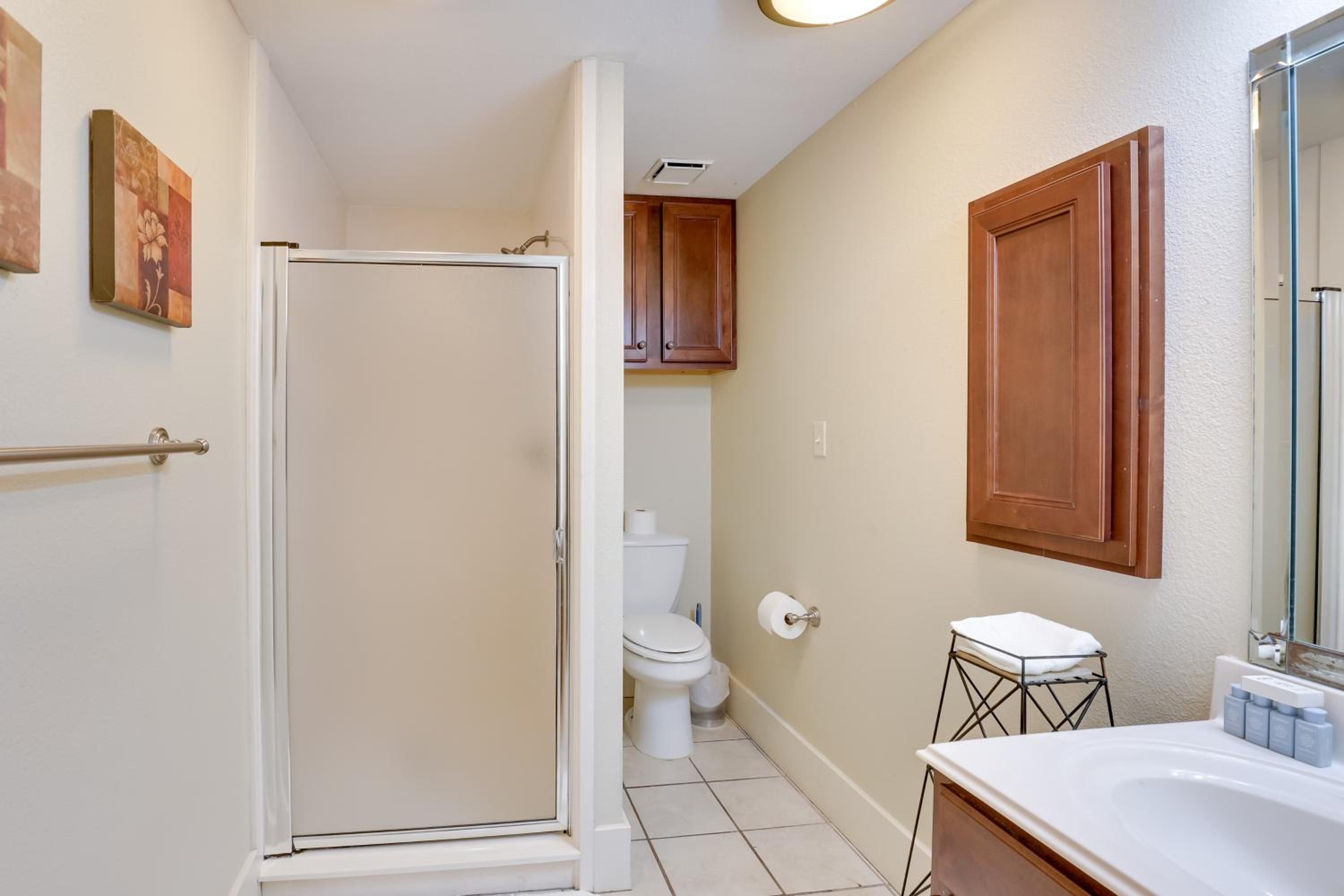 Steps to Restaurants and Shops! Dtwn Marshall Apt