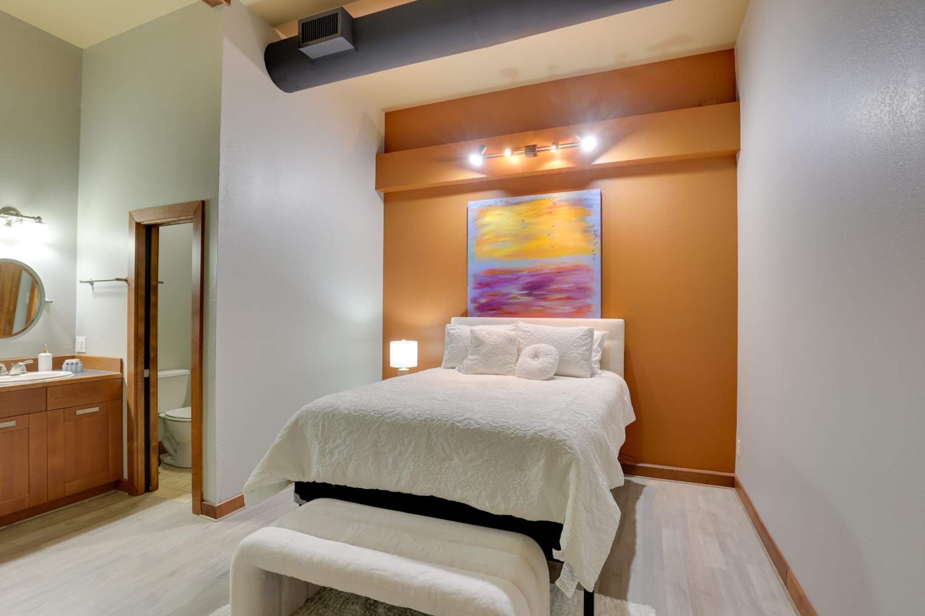 Ultimate Convenience Historic Dtwn Marshall Apt!