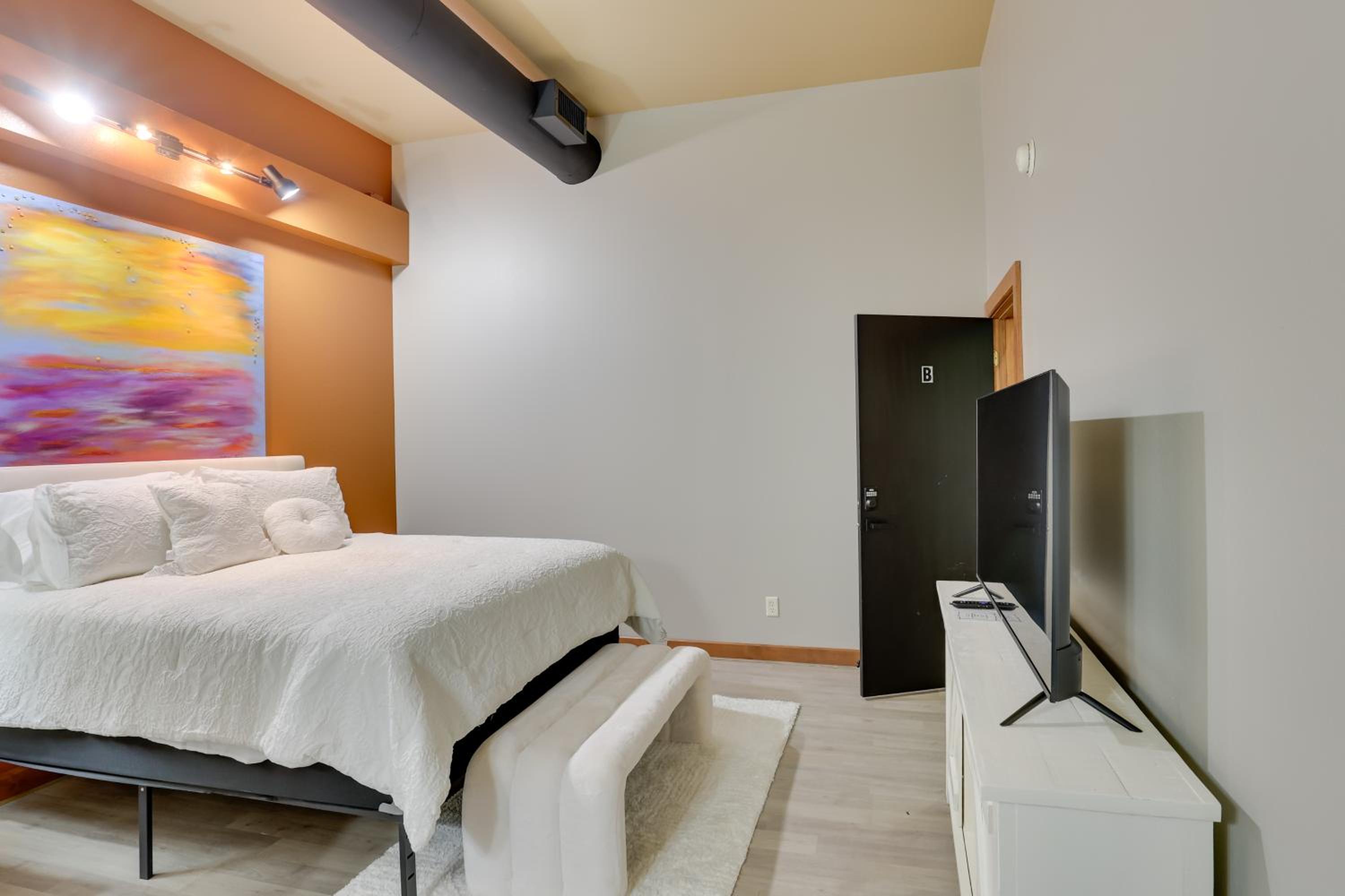 Ultimate Convenience Historic Dtwn Marshall Apt!