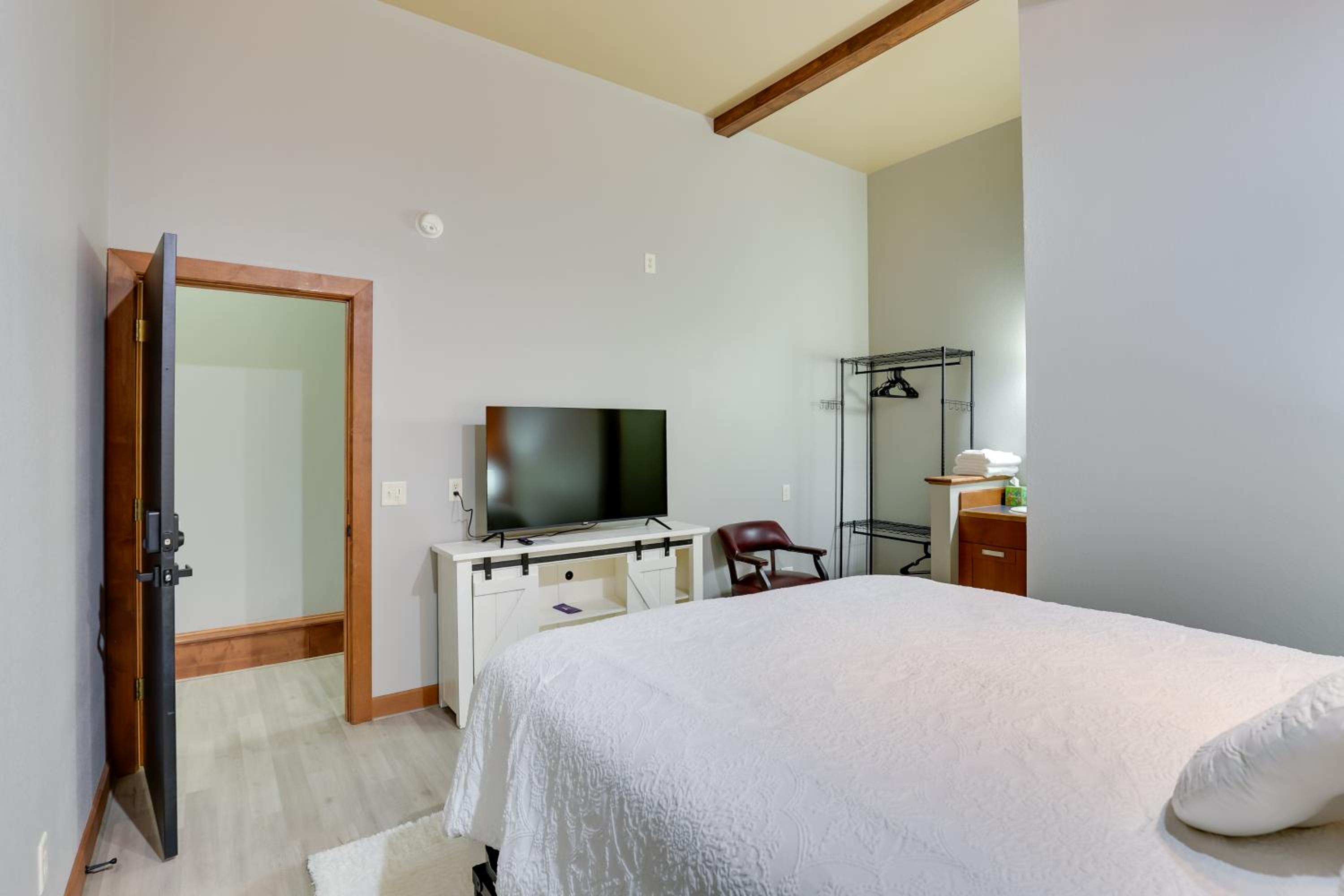 Ultimate Convenience Historic Dtwn Marshall Apt!