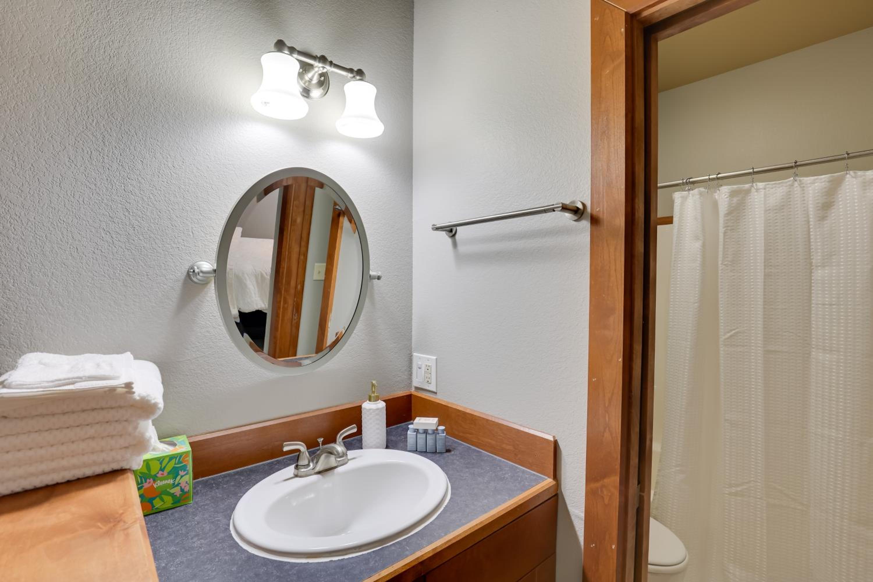 Ultimate Convenience Historic Dtwn Marshall Apt!