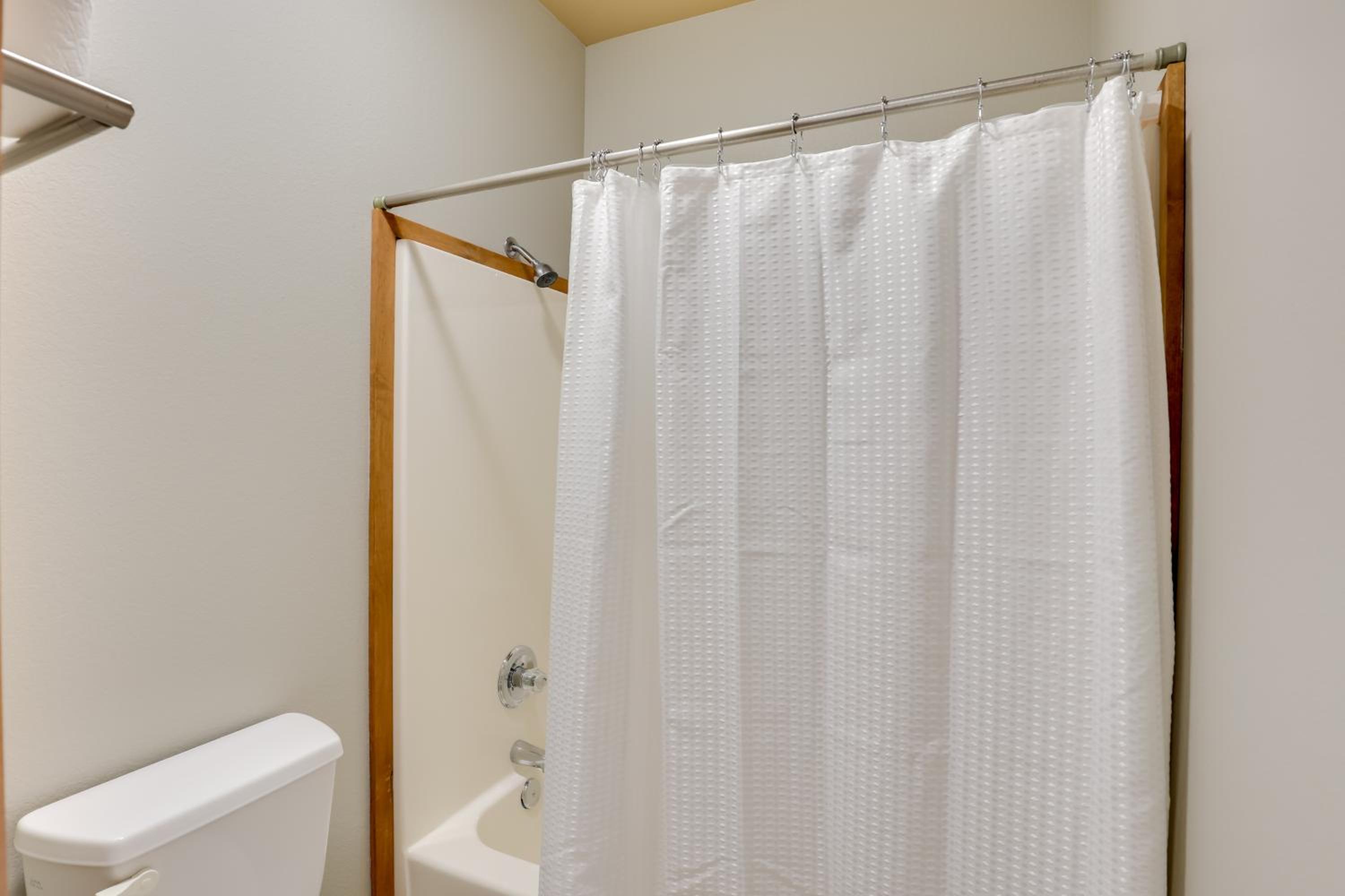 Ultimate Convenience Historic Dtwn Marshall Apt!
