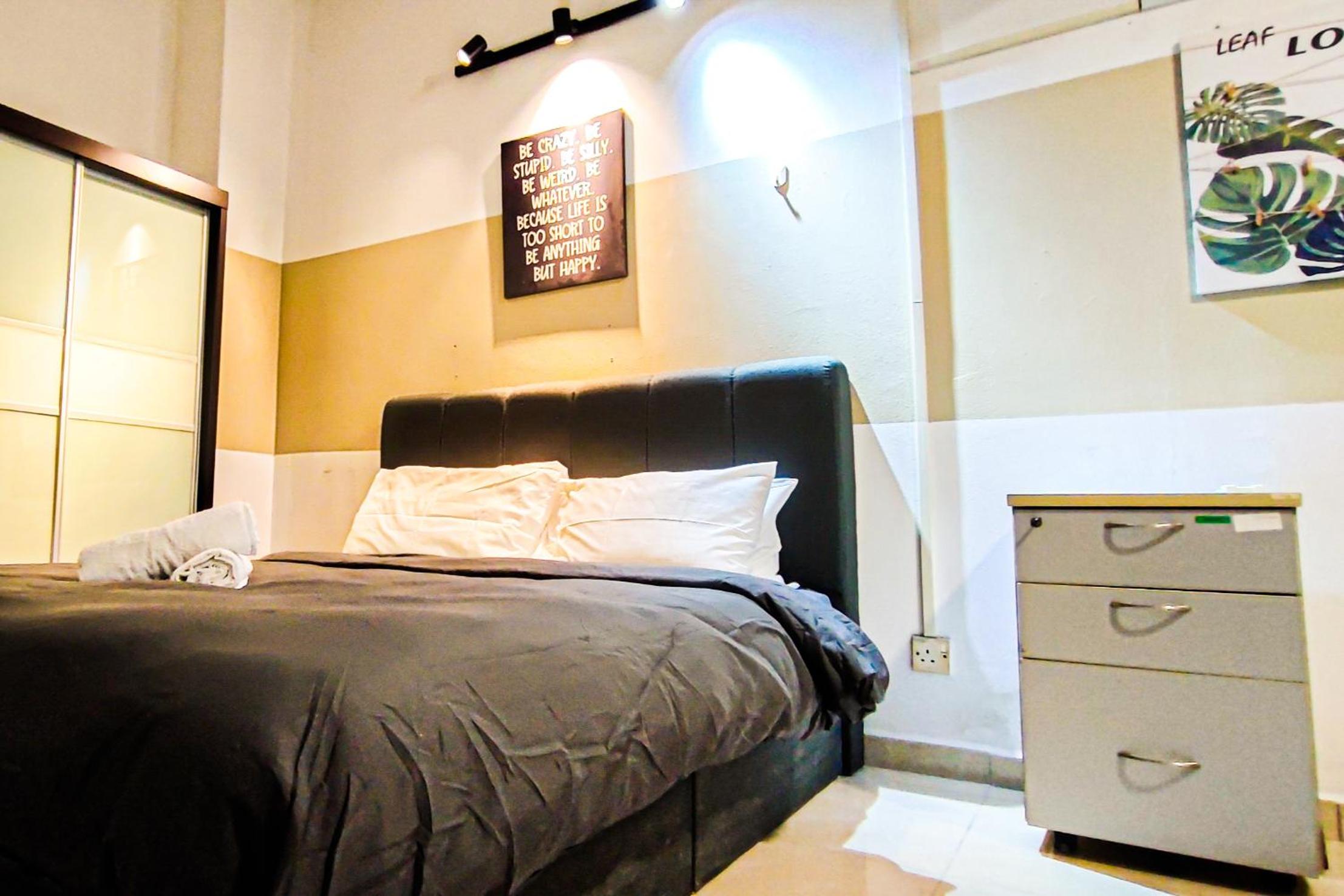 Lovely Six-Bedrooms Home at Bandar Sunway by HCK