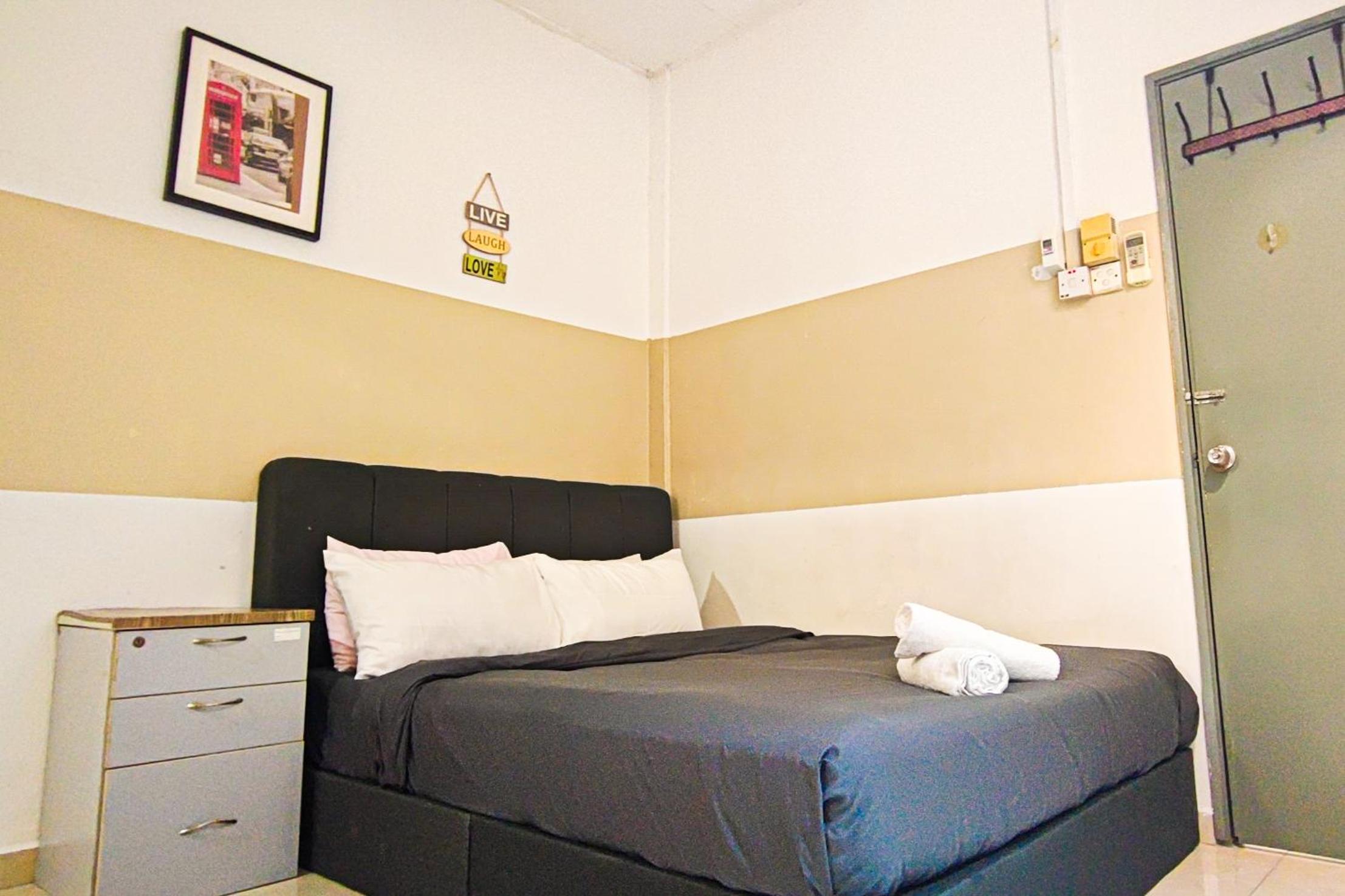 Lovely Six-Bedrooms Home at Bandar Sunway by HCK