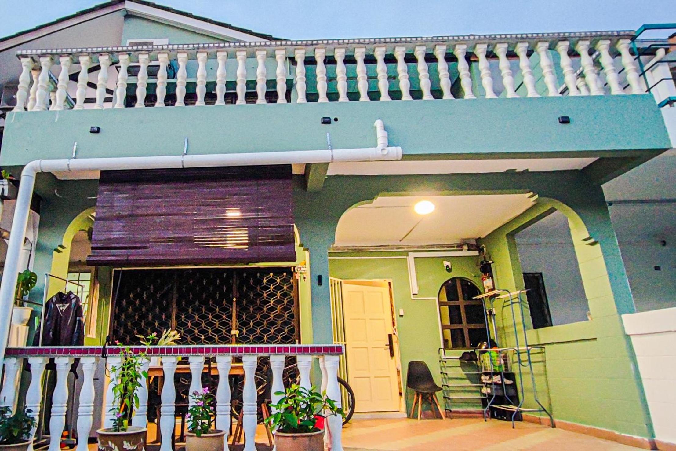 Lovely Six-Bedrooms Home at Bandar Sunway by HCK