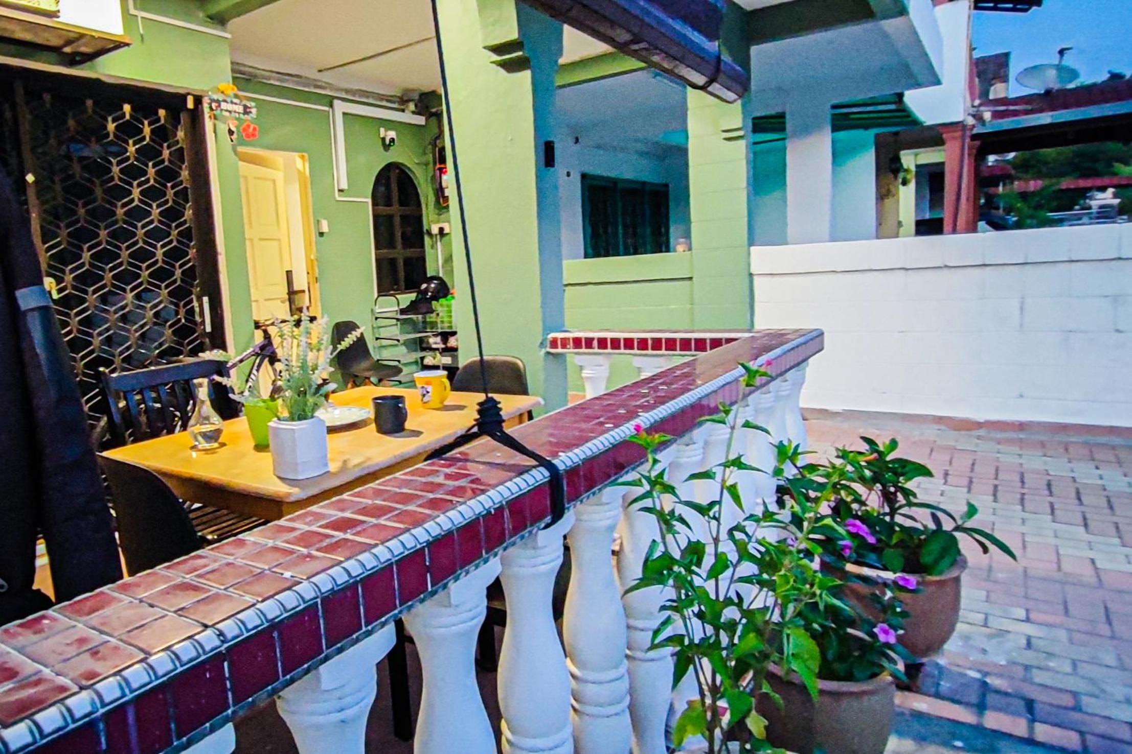Lovely Six-Bedrooms Home at Bandar Sunway by HCK
