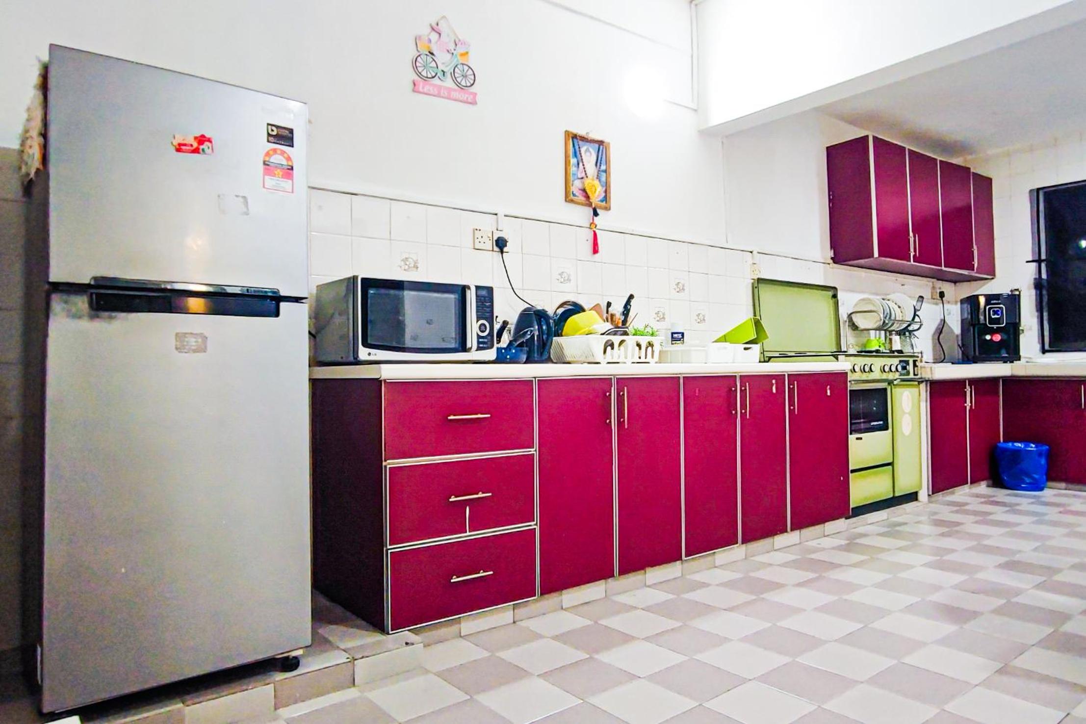 Lovely Six-Bedrooms Home at Bandar Sunway by HCK