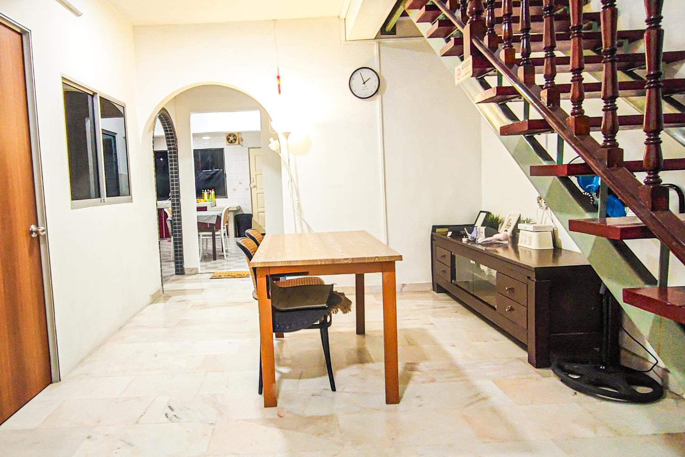 Lovely Six-Bedrooms Home at Bandar Sunway by HCK