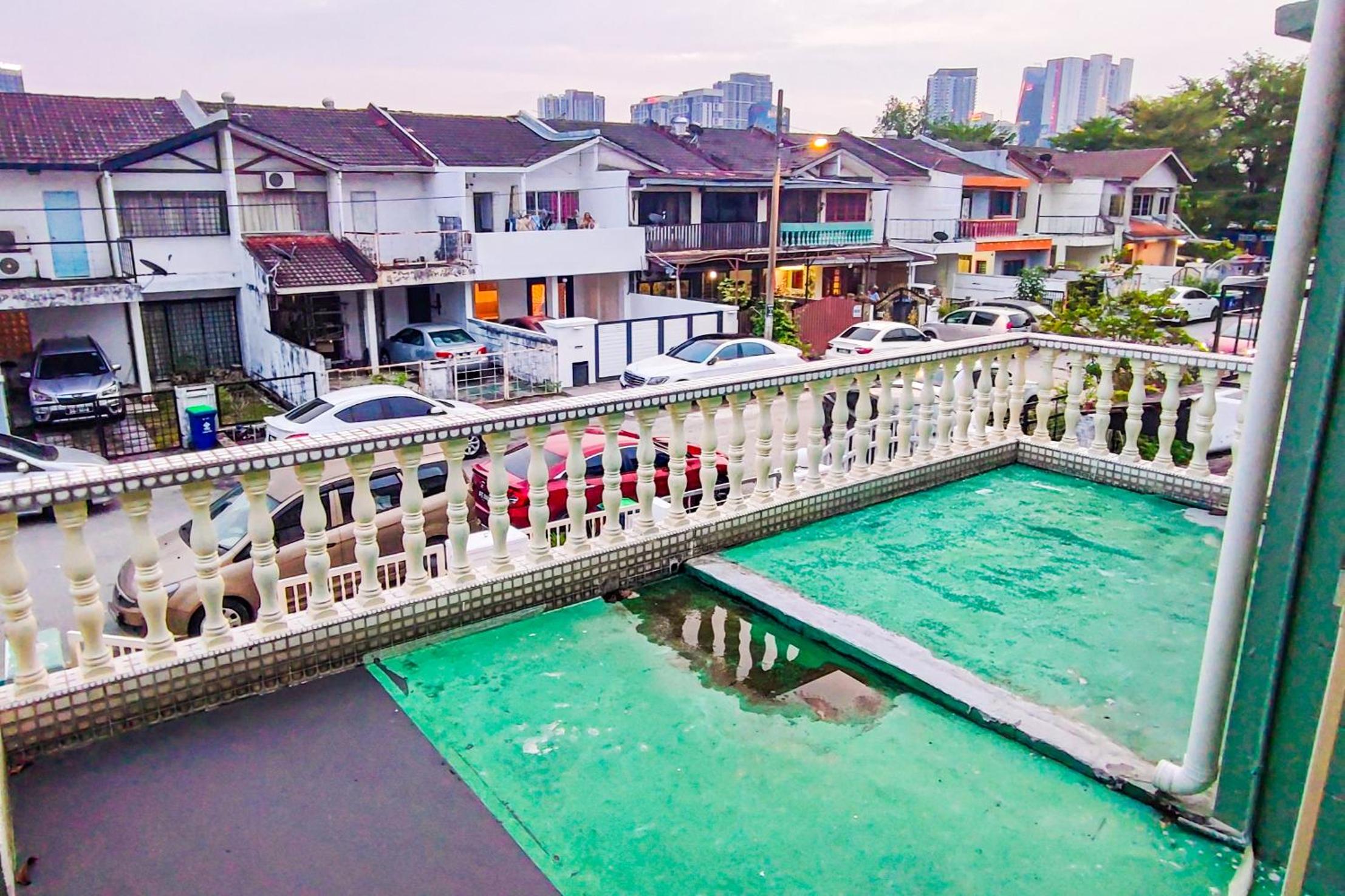 Lovely Six-Bedrooms Home at Bandar Sunway by HCK