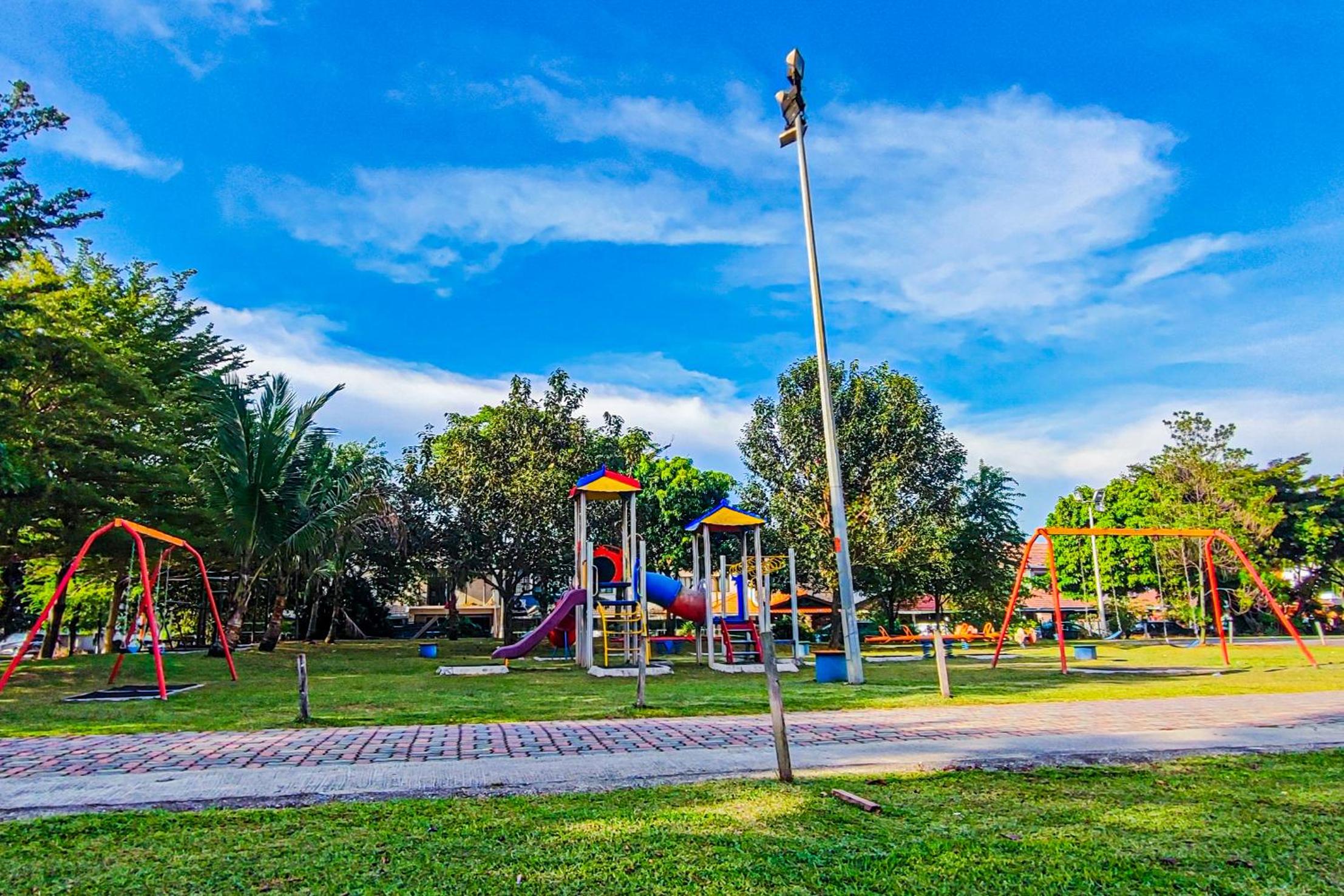 Lovely Six-Bedrooms Home at Bandar Sunway by HCK