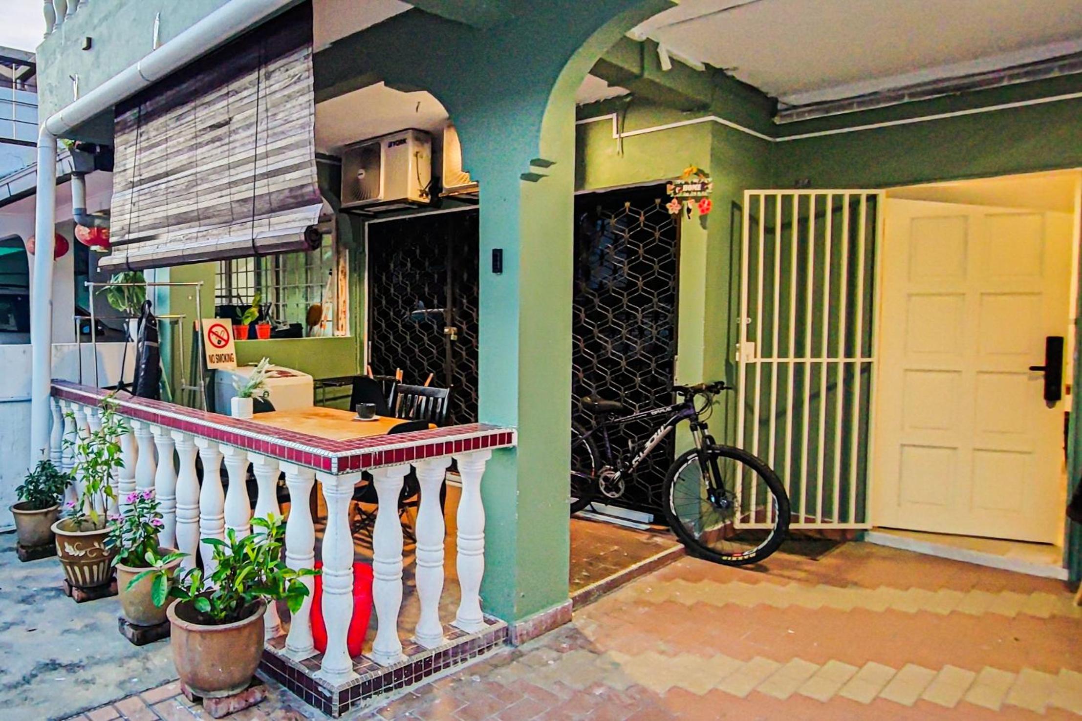 Lovely Six-Bedrooms Home at Bandar Sunway by HCK