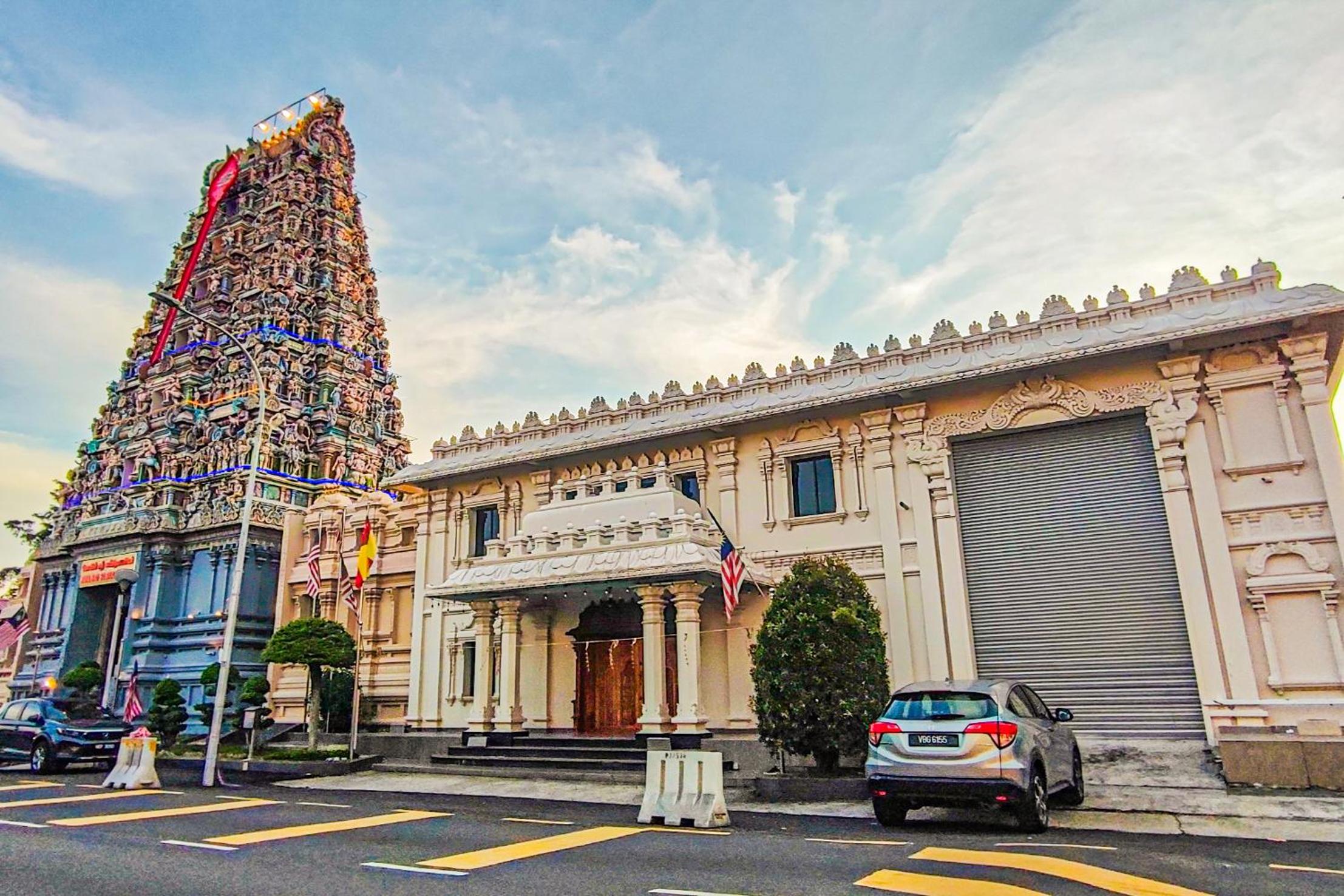 Lovely Six-Bedrooms Home at Bandar Sunway by HCK