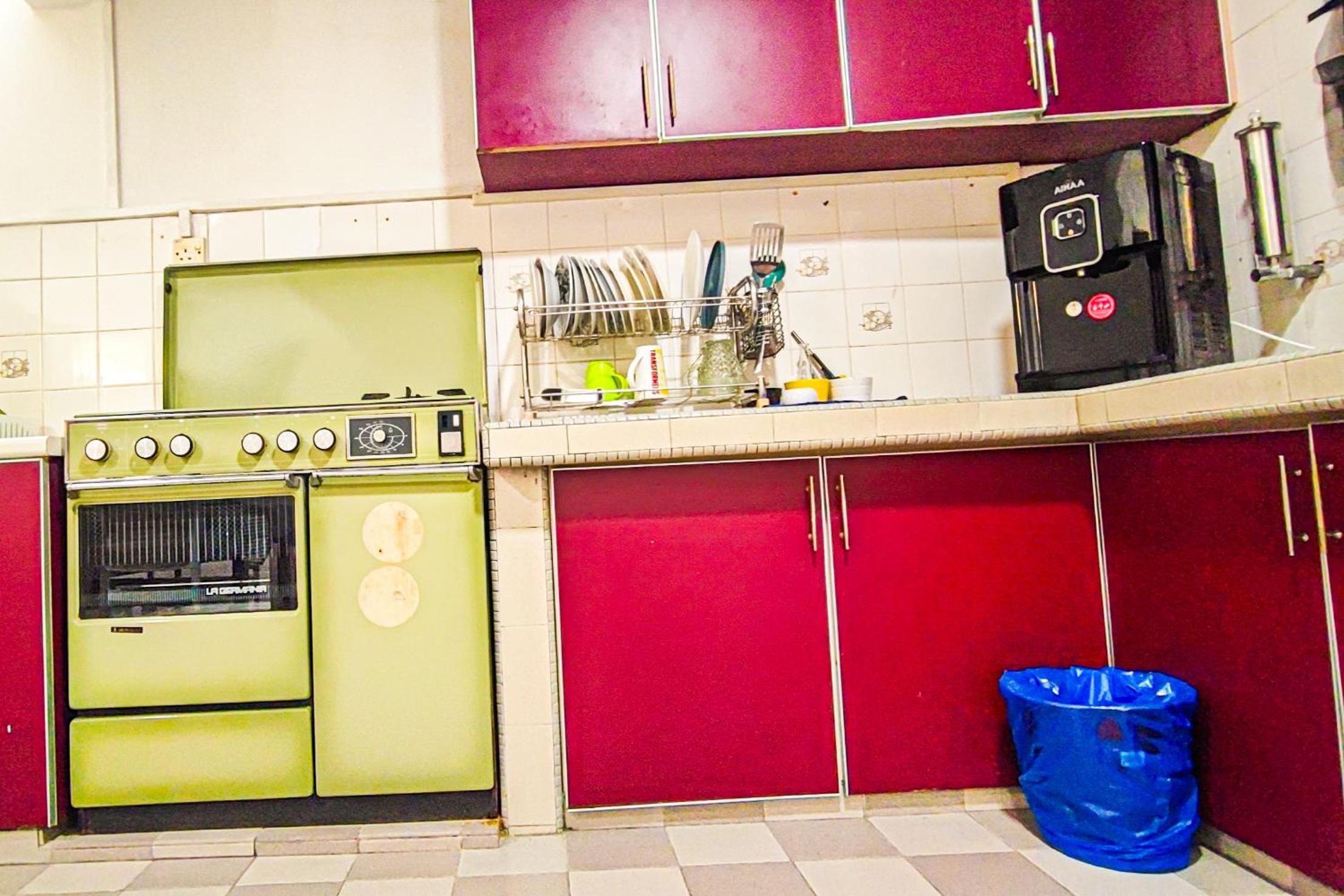 Lovely Six-Bedrooms Home at Bandar Sunway by HCK
