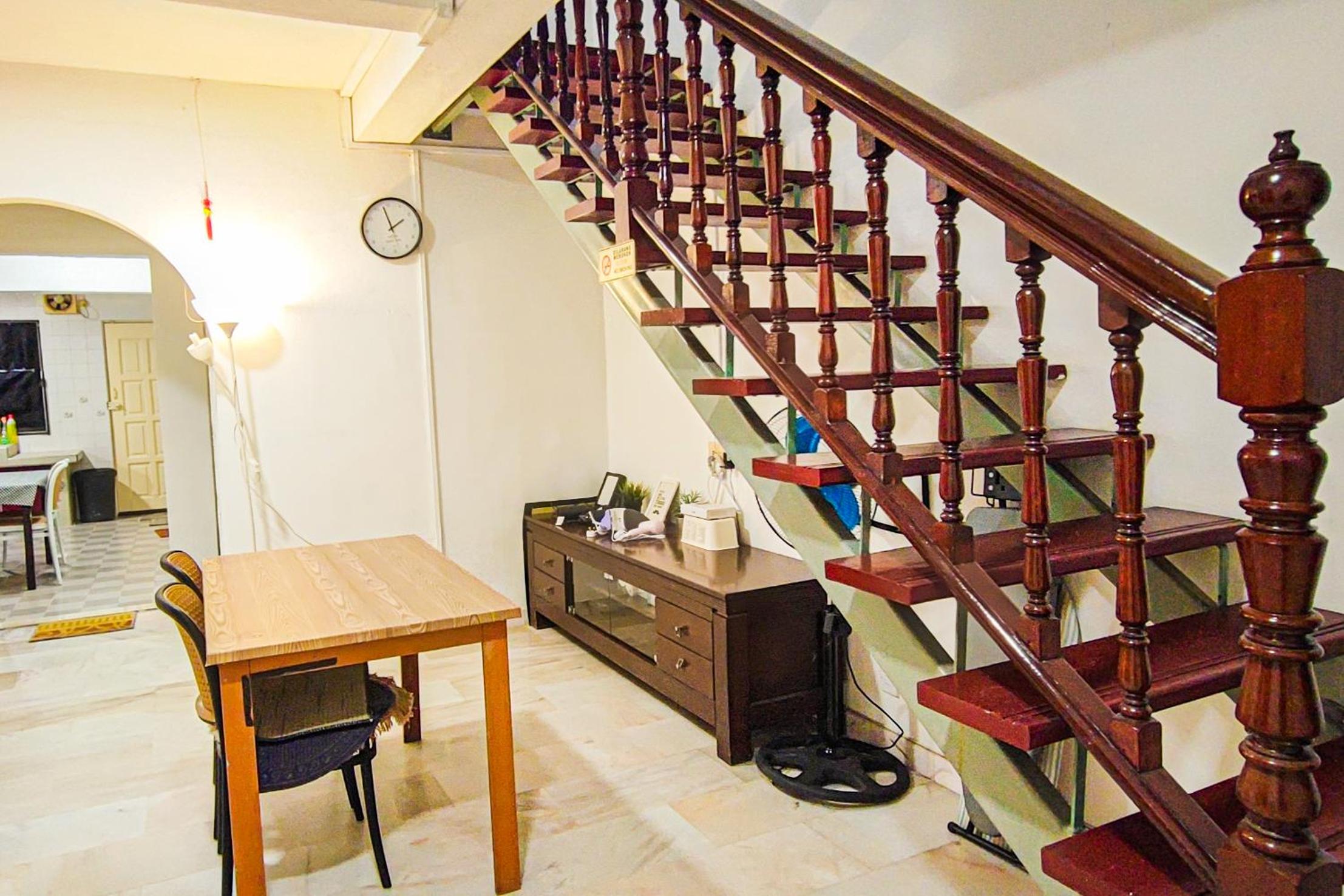Lovely Six-Bedrooms Home at Bandar Sunway by HCK